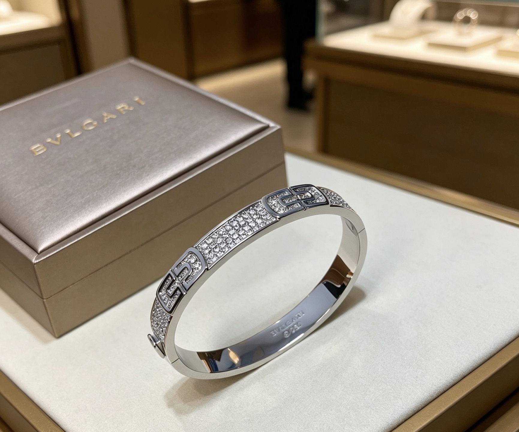 Bvlgari 宝格丽手镯Serpenti Viper系列回形针手镯
