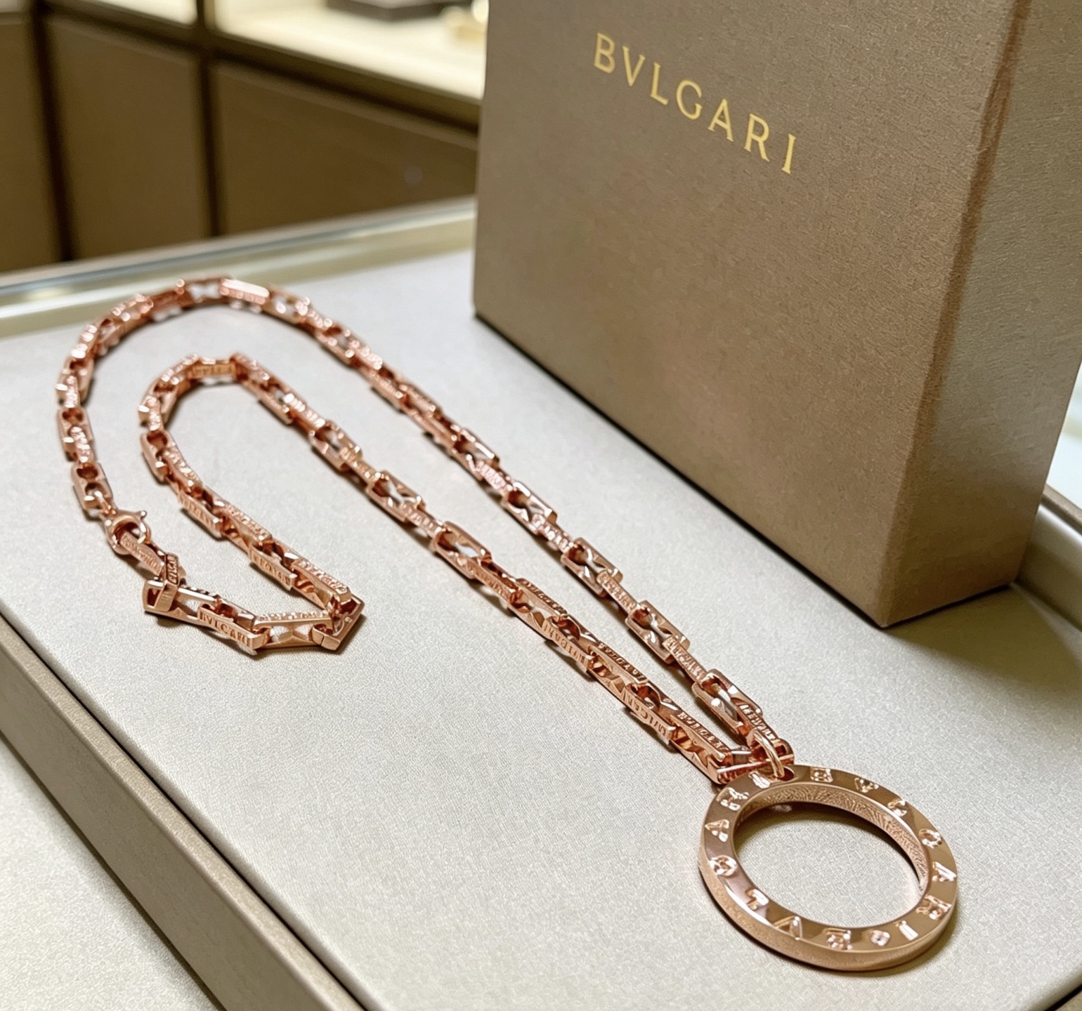 Bvlgari 宝格丽项链V金材质 BVLGARI宝格丽 DIVAS‘ DREAM 系列 品相完美