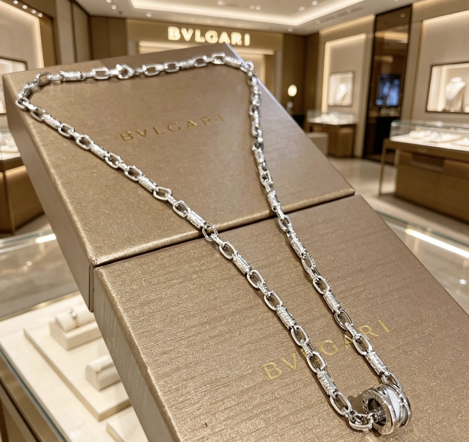 Bvlgari 宝格丽项链V金材质 BVLGARI宝格丽 DIVAS‘ DREAM 系列 品相完美