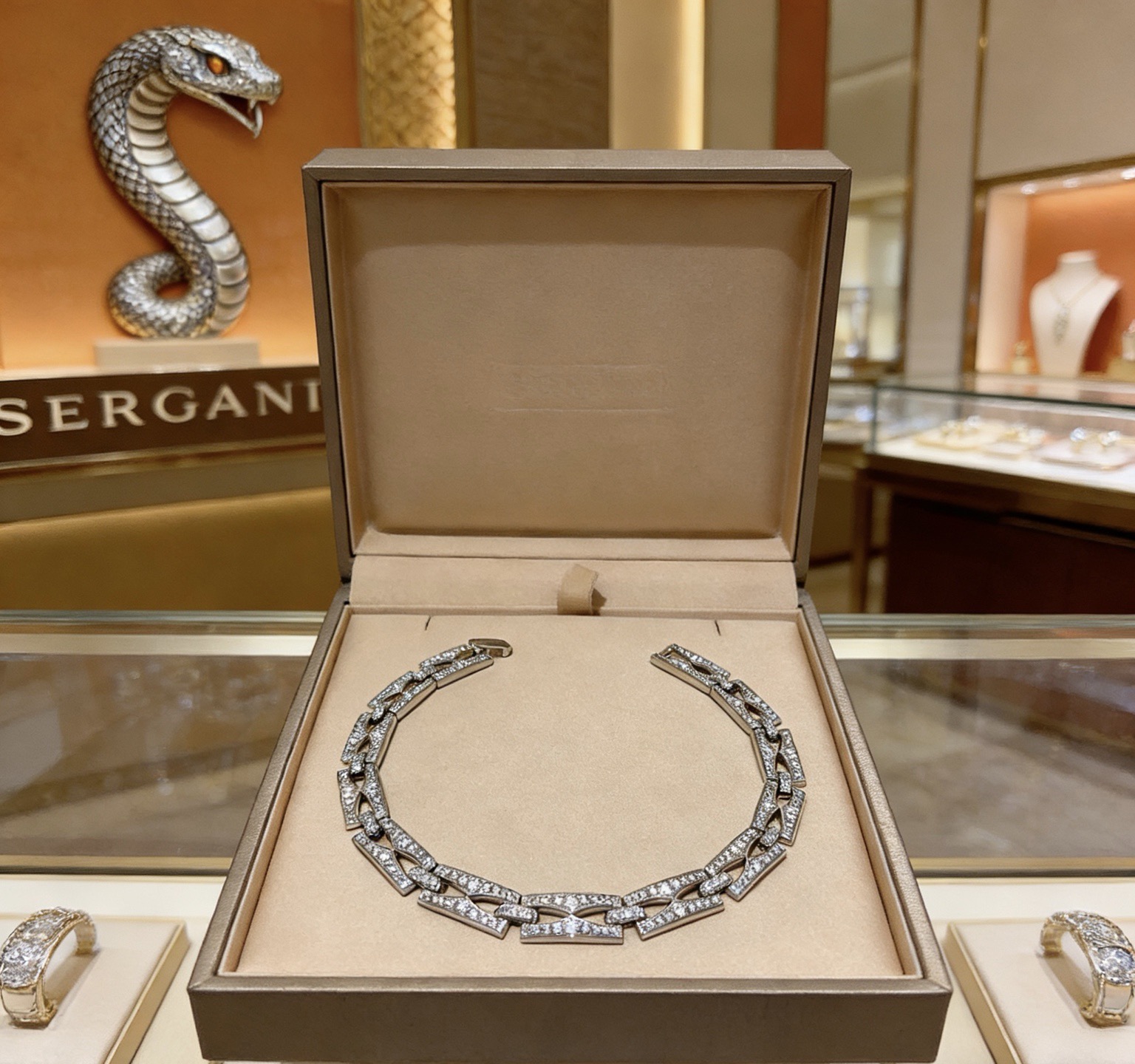 Bvlgari 宝格丽手链V金材质 BVLGARI宝格丽 DIVAS‘ DREAM 系列 品相完美