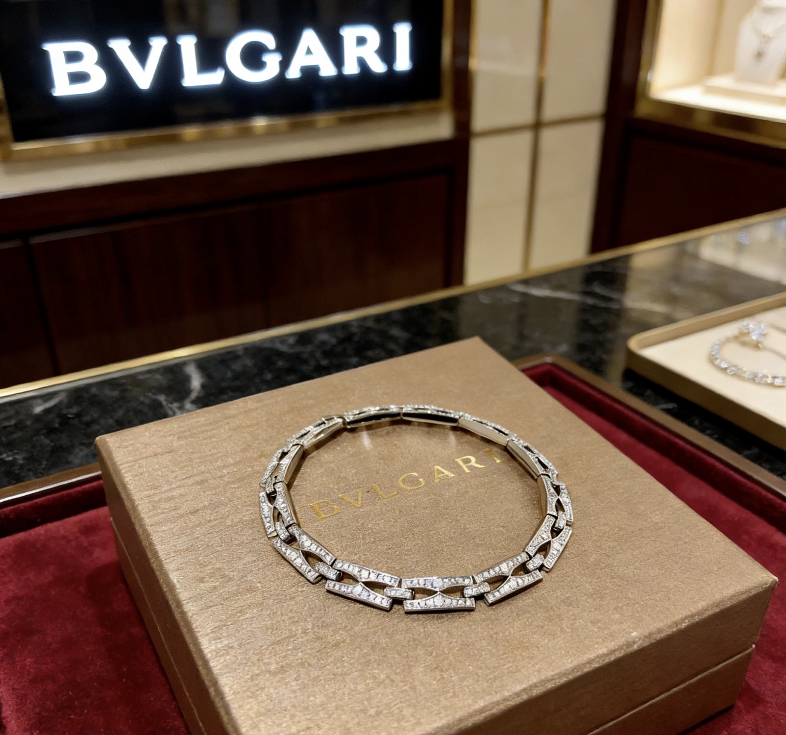 Bvlgari 宝格丽手链V金材质 BVLGARI宝格丽 DIVAS‘ DREAM 系列 品相完美