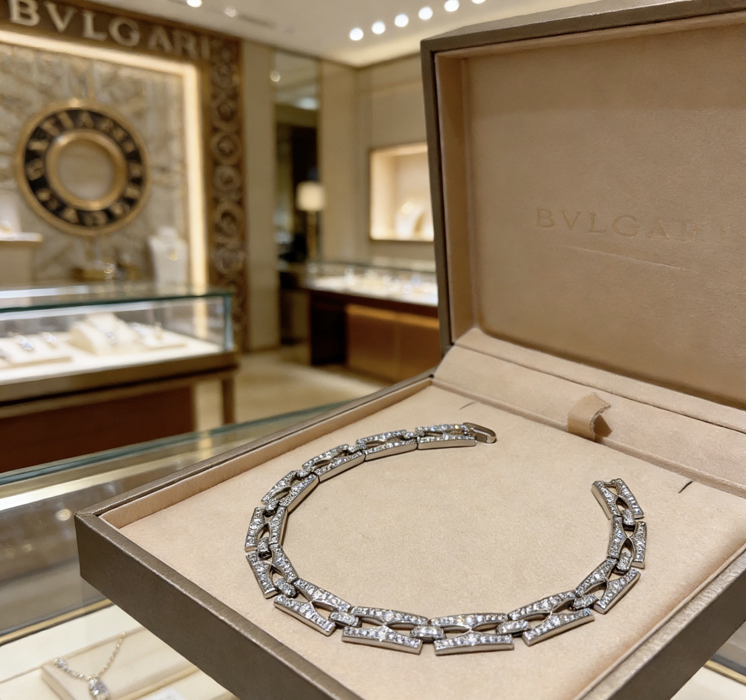 Bvlgari 宝格丽手链V金材质 BVLGARI宝格丽 DIVAS‘ DREAM 系列 品相完美