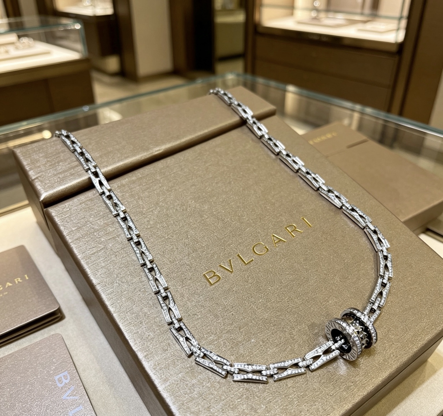 Bvlgari 宝格丽项链V金材质 满钻款 BVLGARI宝格丽 DIVAS‘ DREAM 系列 品相完美