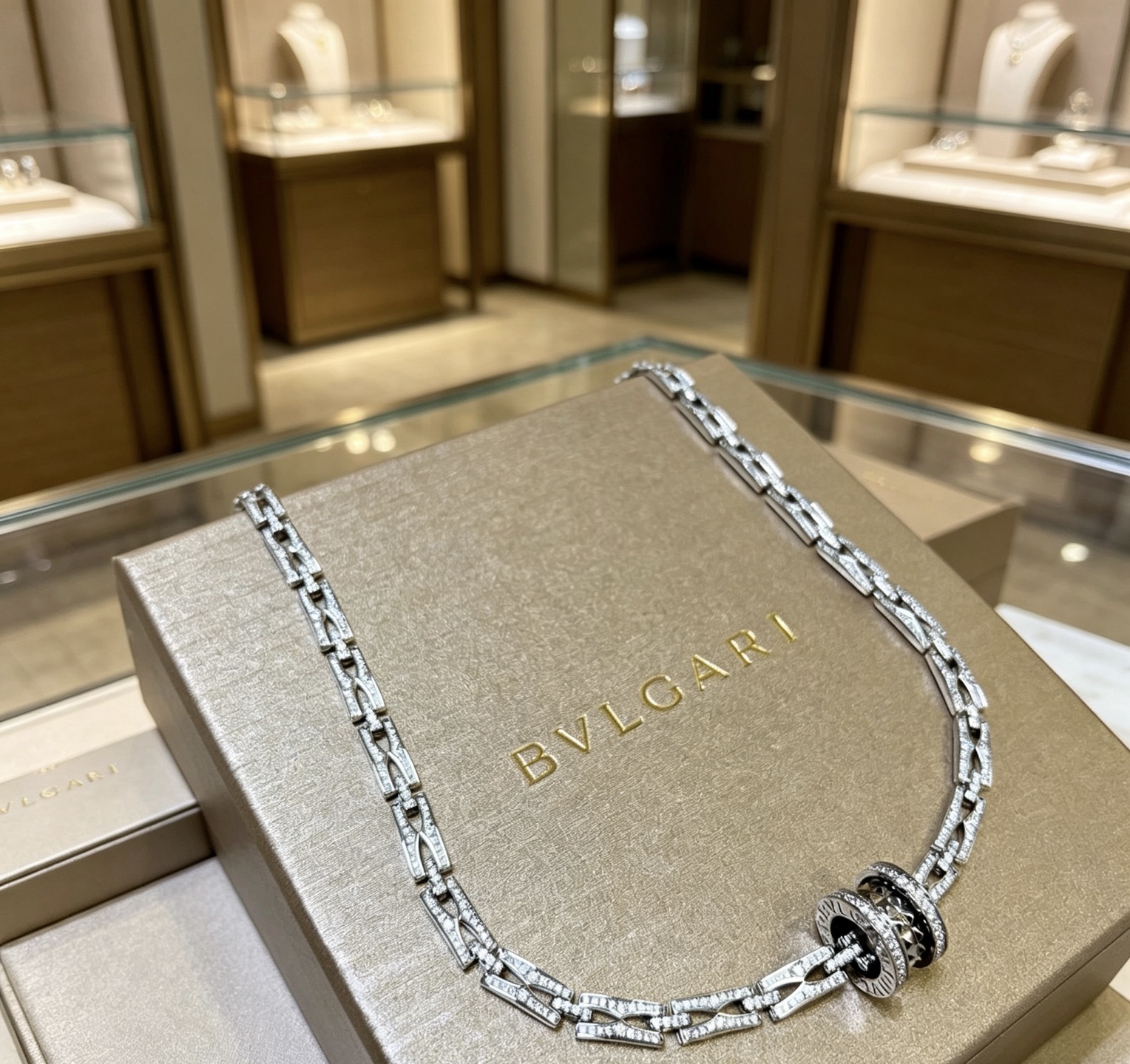 Bvlgari 宝格丽项链V金材质 满钻款 BVLGARI宝格丽 DIVAS‘ DREAM 系列 品相完美
