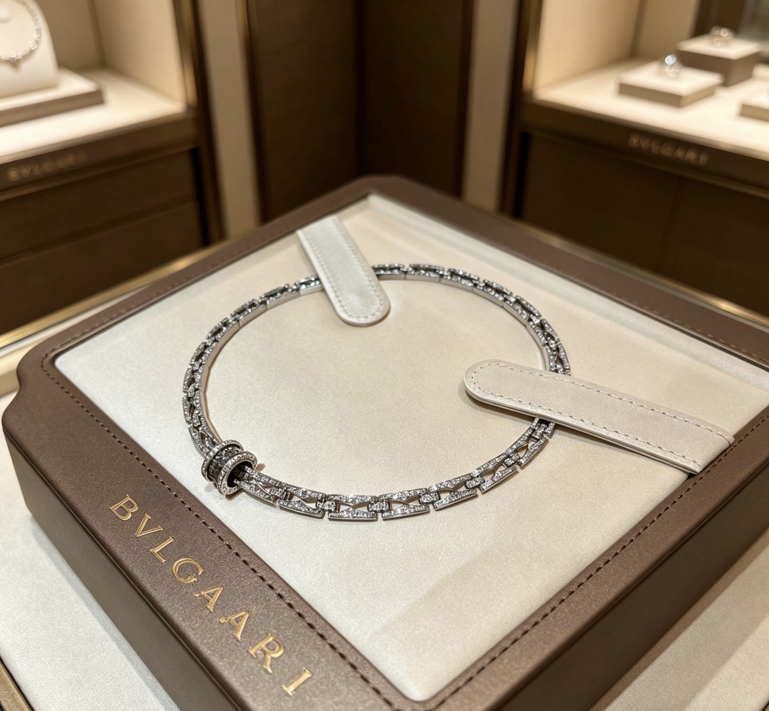 Bvlgari 宝格丽项链V金材质 满钻款 BVLGARI宝格丽 DIVAS‘ DREAM 系列 品相完美