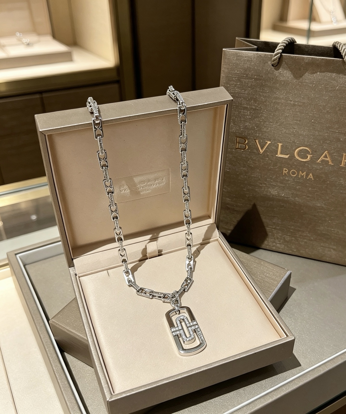 Bvlgari 宝格丽项链V金材质 BVLGARI宝格丽 DIVAS‘ DREAM 系列 品相完美