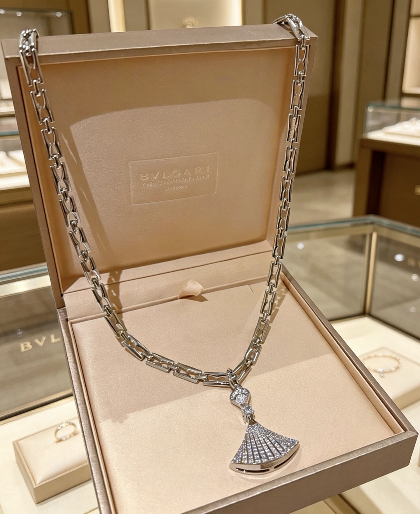 Bvlgari 宝格丽项链V金材质 BVLGARI宝格丽 DIVAS‘ DREAM 蛇头系列 品相完美
