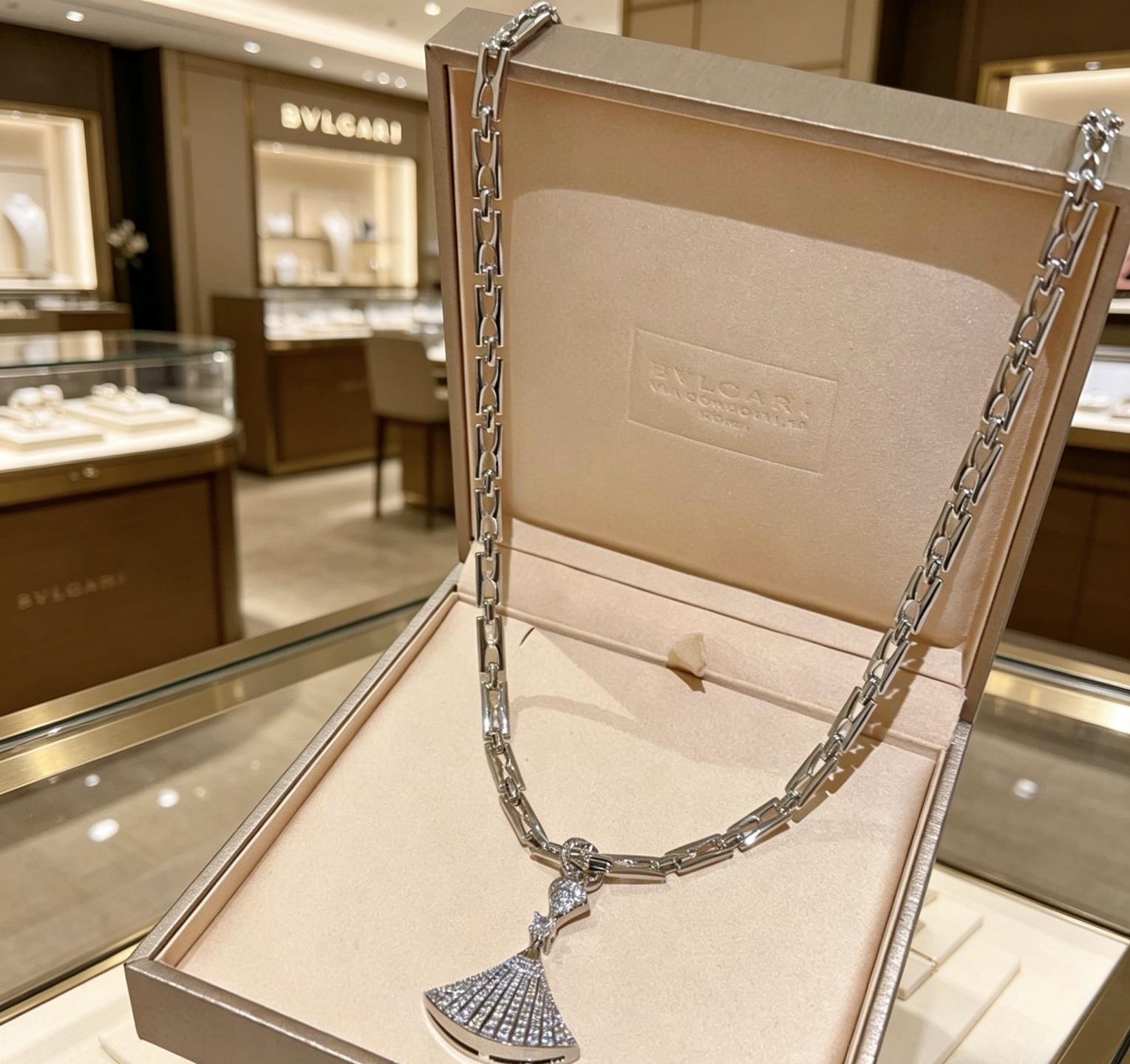 Bvlgari 宝格丽项链V金材质 BVLGARI宝格丽 DIVAS‘ DREAM 蛇头系列 品相完美