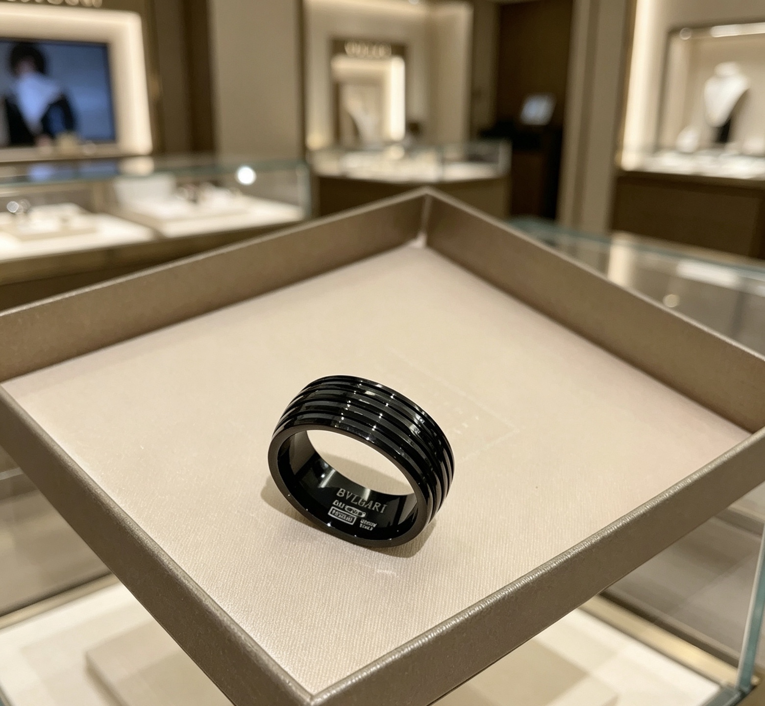 Bvlgari 宝格丽项链V金材质 BVLGARI宝格丽 DIVAS‘ DREAM 系列 品相完美