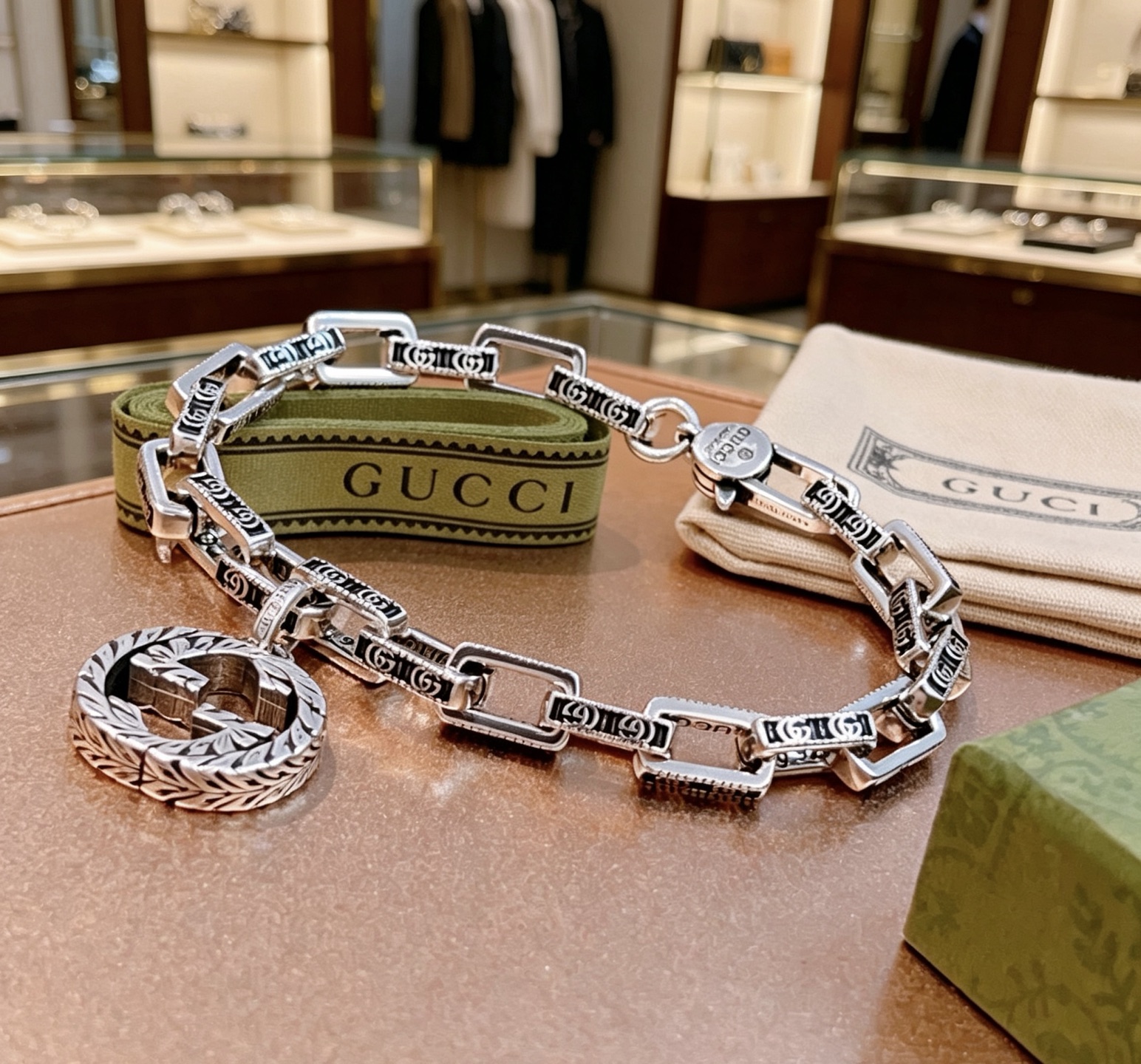Gucci 最新出炉奢华古驰手链 高端品牌定制