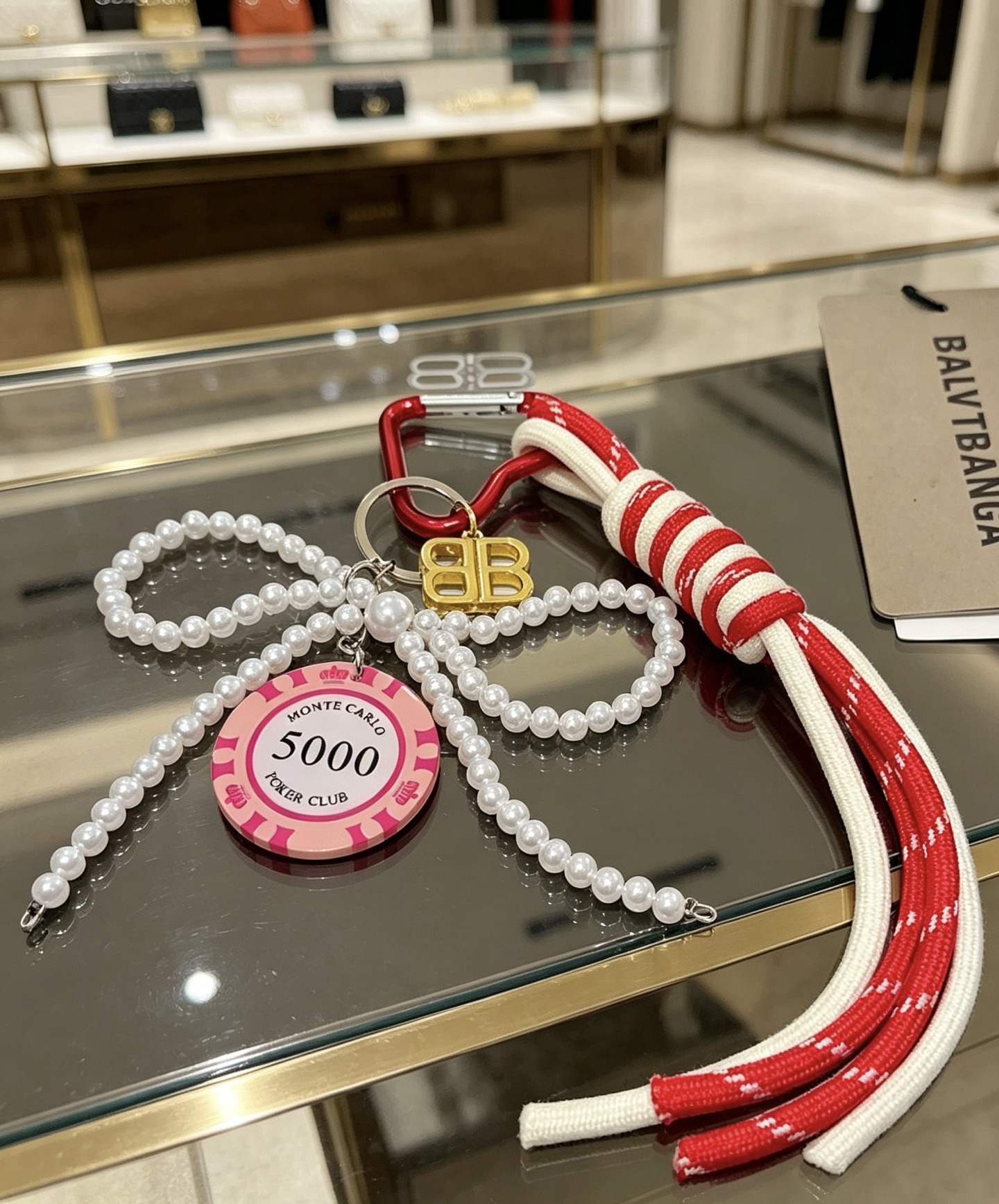 Balenciaga 新品发布 巴黎世家包包挂饰钥匙扣 巴黎世家钥匙扣 最新款包包挂饰档次更高 款联名设计理念钥匙扣系列