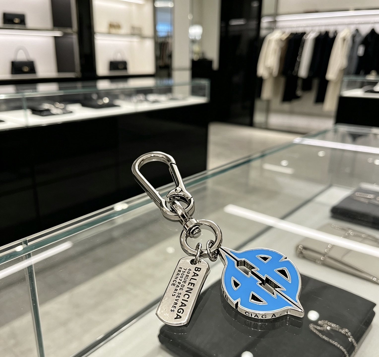 Balenciaga 新品发布 巴黎世家包包挂饰钥匙扣 巴黎世家钥匙扣 最新款包包挂饰档次更高 款联名设计理念钥匙扣系列