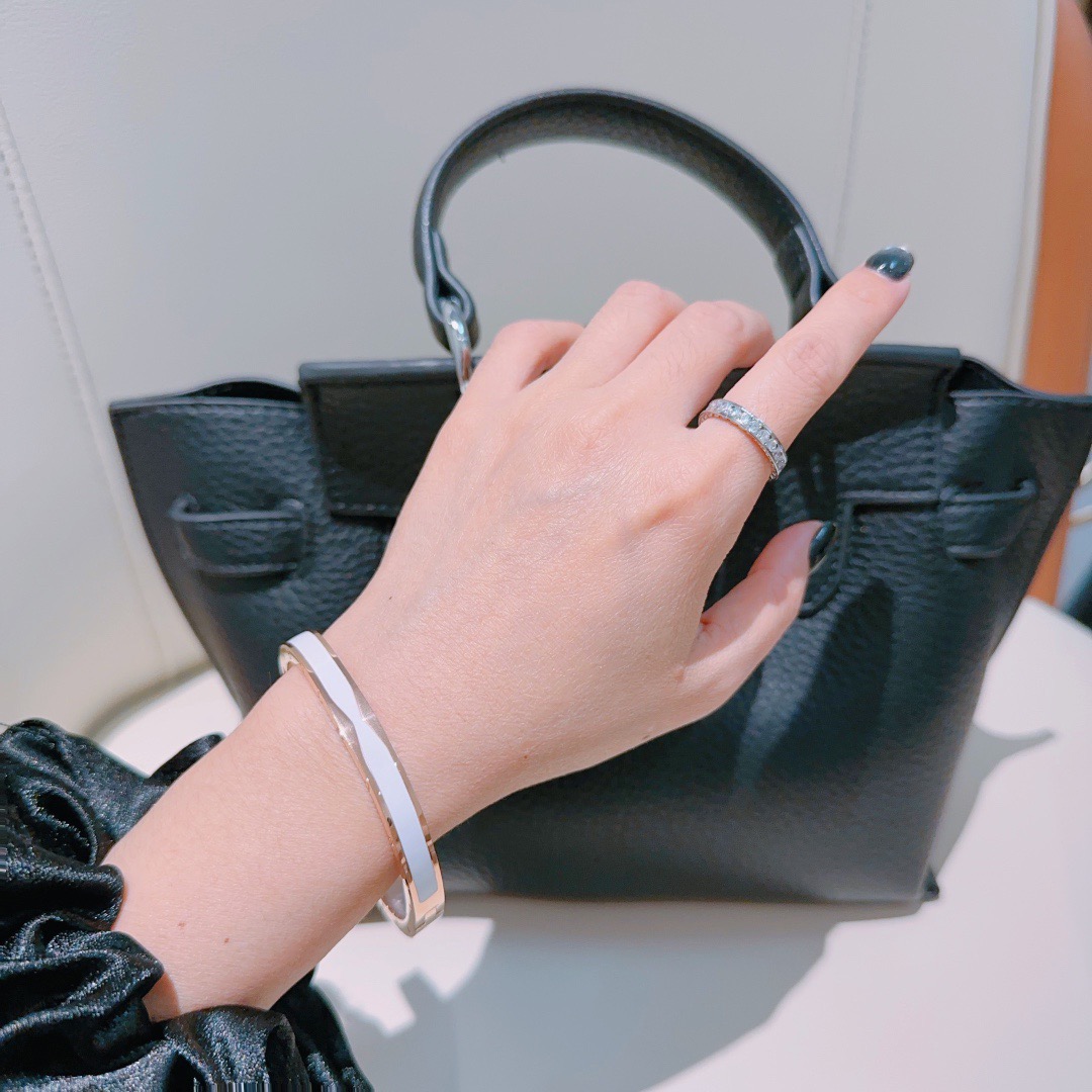 Bvlgari 宝格丽手镯Serpenti Viper系列间蛇骨手镯