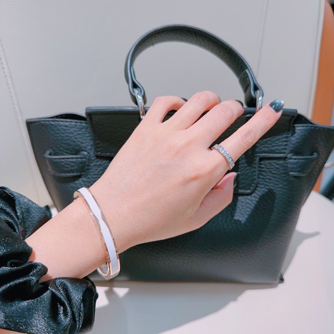 Bvlgari 宝格丽手镯Serpenti Viper系列间蛇骨手镯