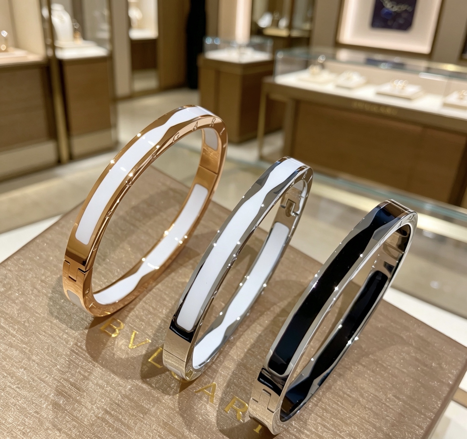 Bvlgari 宝格丽手镯Serpenti Viper系列间蛇骨手镯