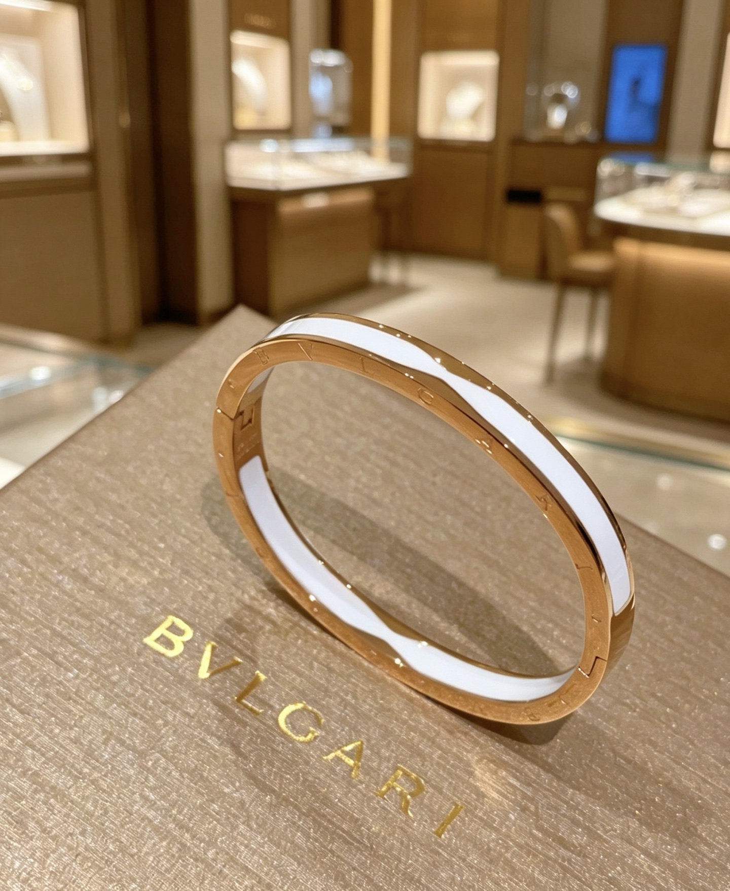 Bvlgari 宝格丽手镯Serpenti Viper系列间蛇骨手镯