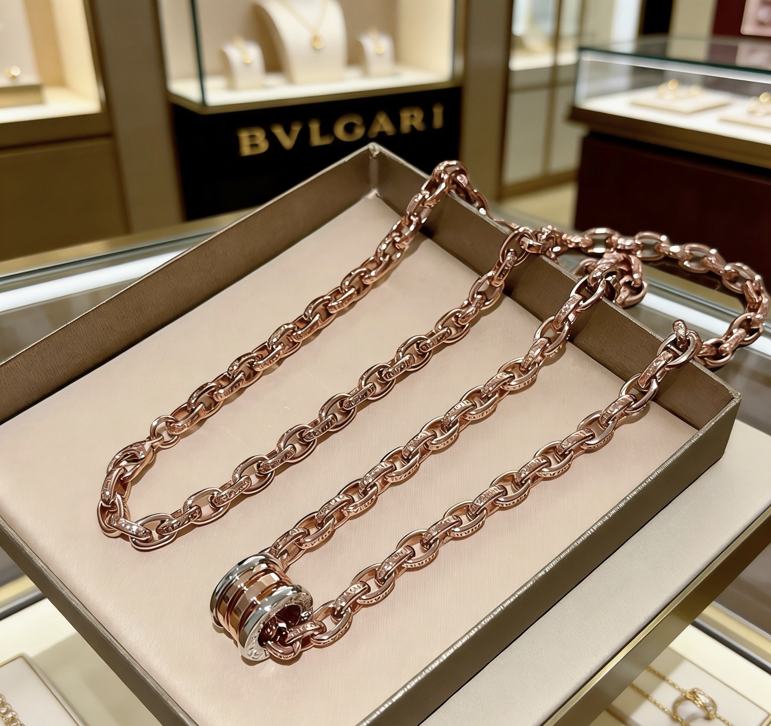 Bvlgari 宝格丽项链V金材质 BVLGARI宝格丽 DIVAS‘ DREAM 系列 品相完美