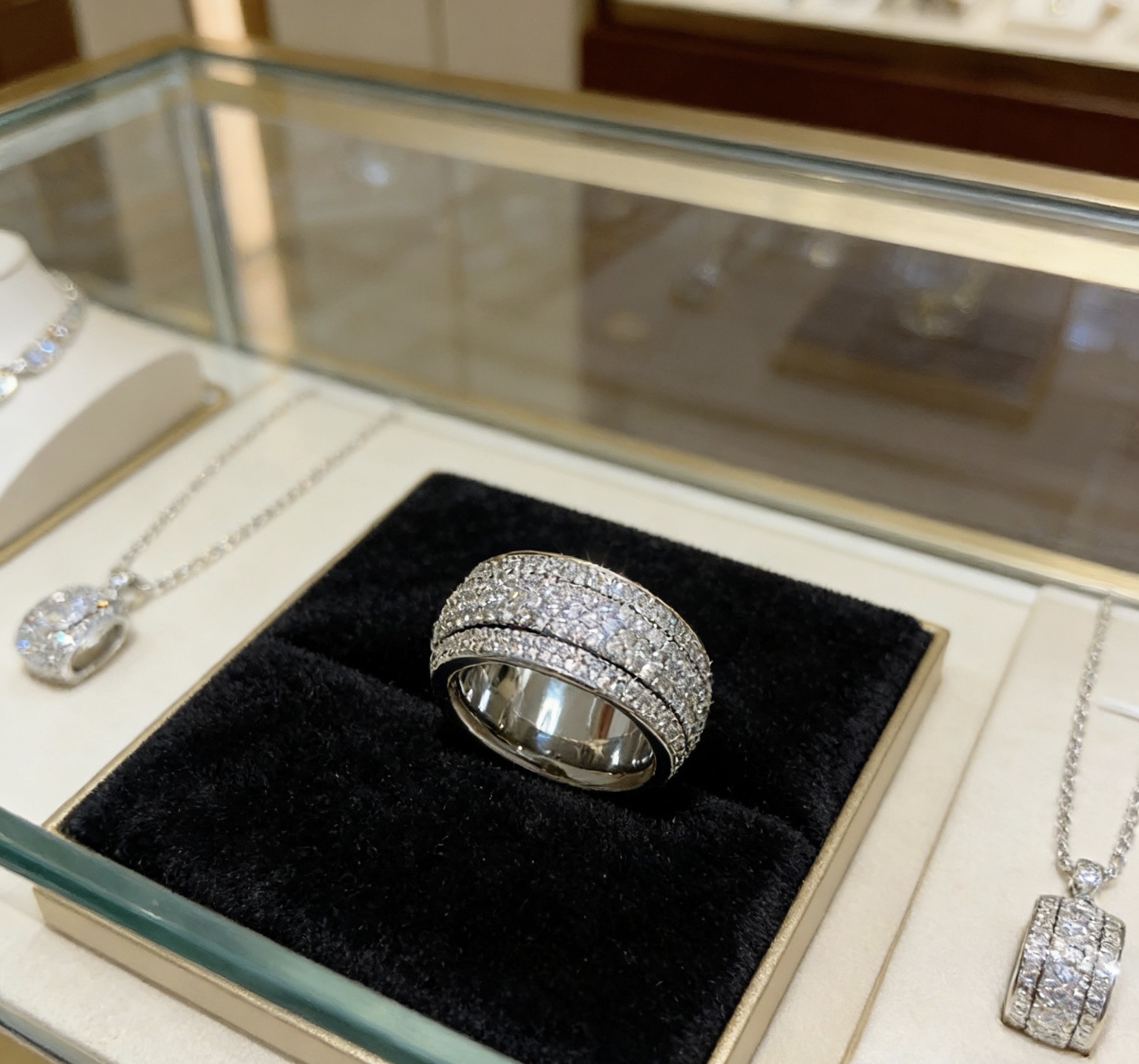 Bvlgari 宝格丽戒指V金材质 BVLGARI宝格丽 DIVAS‘ DREAM 系列 品相完美