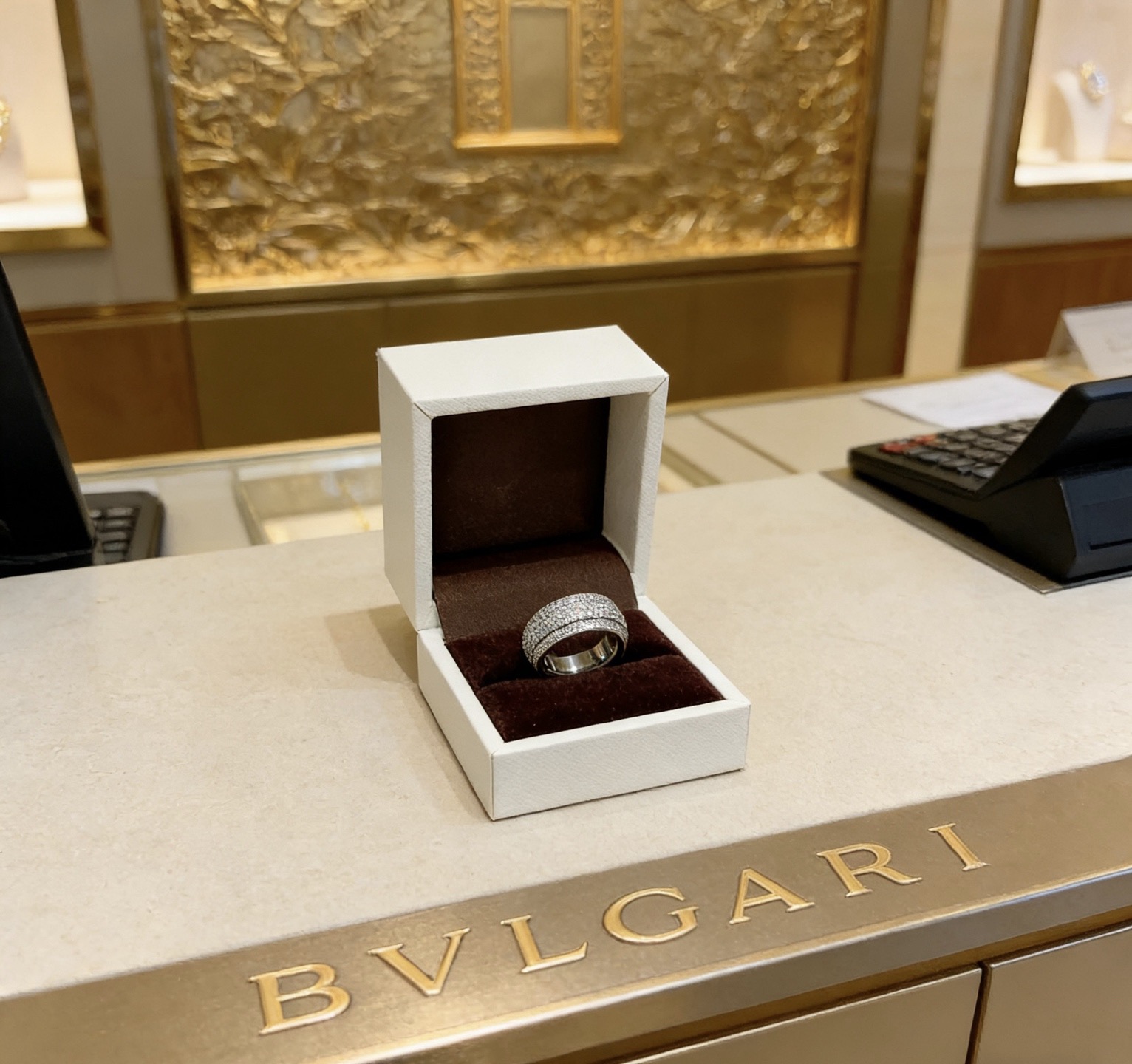 Bvlgari 宝格丽戒指V金材质 BVLGARI宝格丽 DIVAS‘ DREAM 系列 品相完美