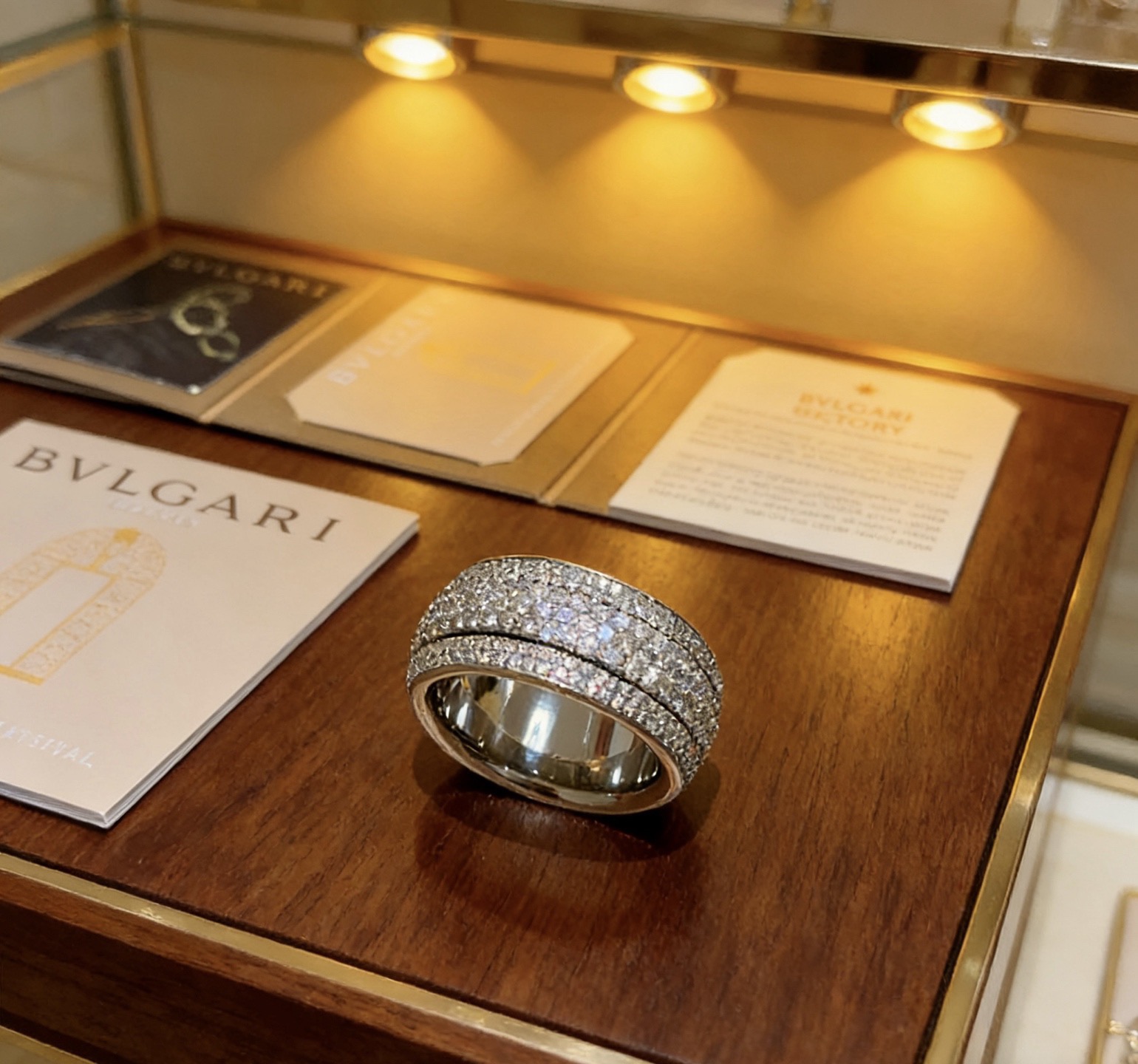Bvlgari 宝格丽戒指V金材质 BVLGARI宝格丽 DIVAS‘ DREAM 系列 品相完美