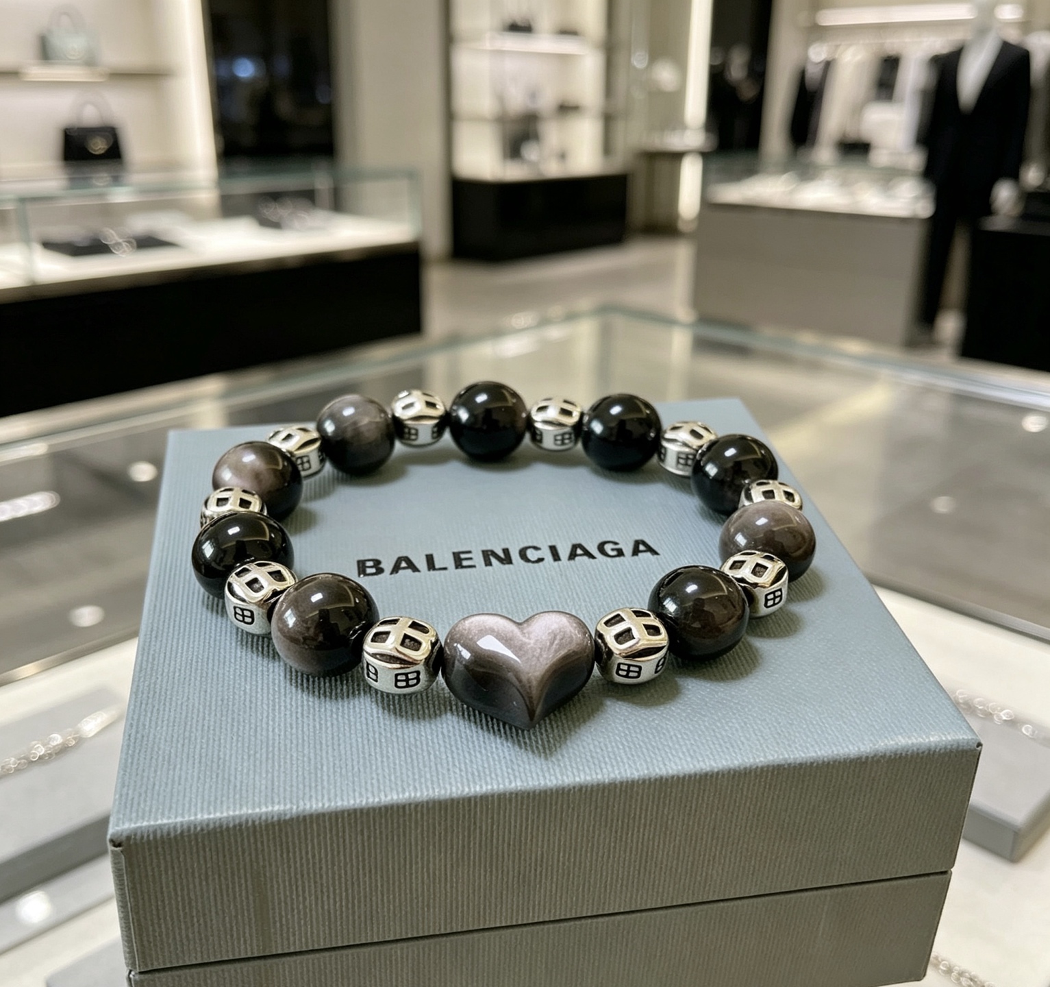 Balenciaga 新品发布会 精工版本天然银曜石巴黎世家手链