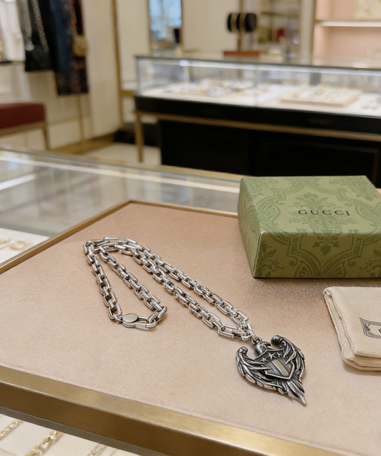 Gucci 新品发布 不爆不发 ‍ 认准独家细节和品质 抖音带货 首选 𝐆𝐮𝐜𝐜𝐢古驰项链最新款链条档次更高 Anger Forest系列双g设计理念 项链
