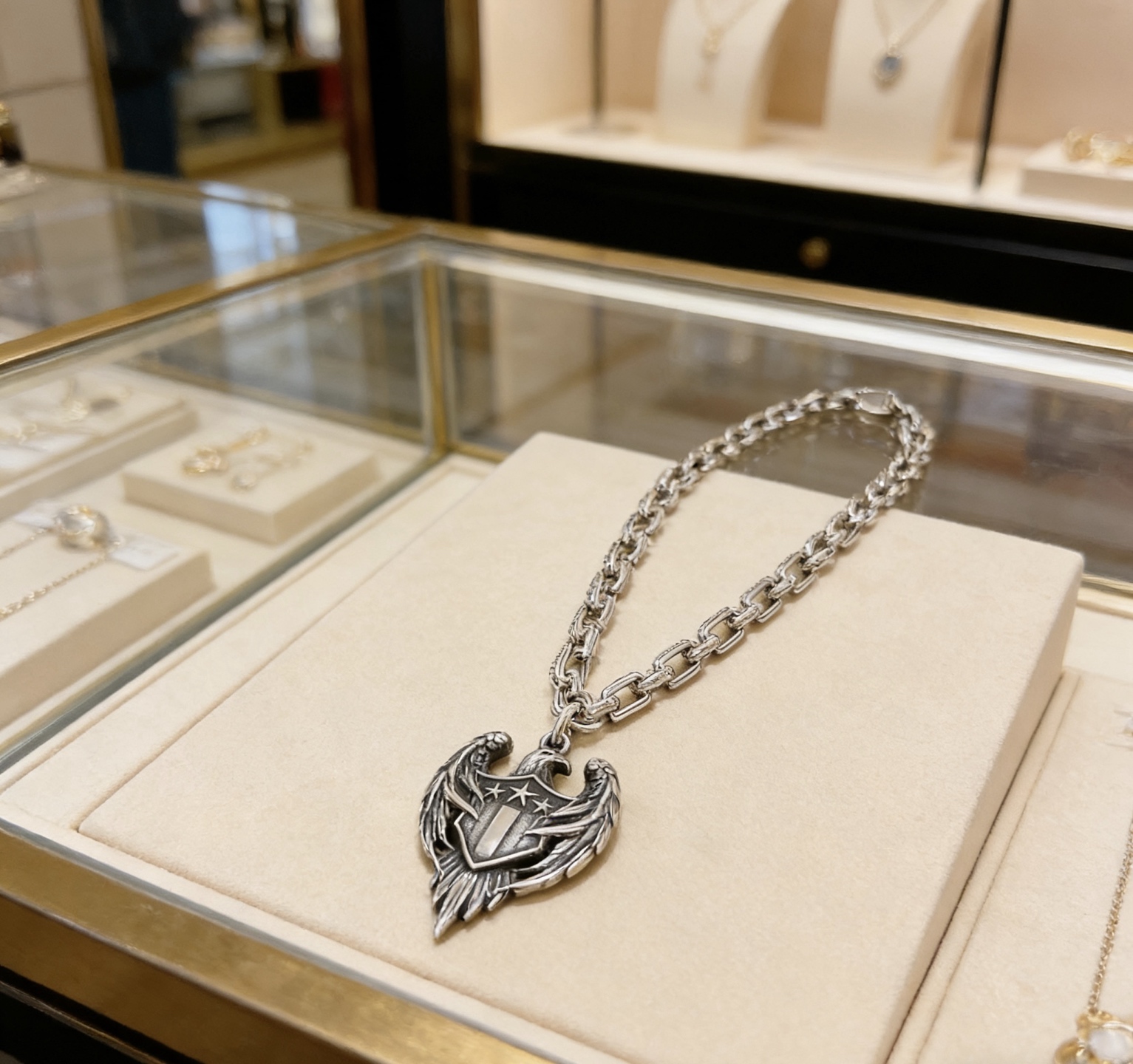 Gucci 新品发布 不爆不发 ‍ 认准独家细节和品质 抖音带货 首选 𝐆𝐮𝐜𝐜𝐢古驰项链最新款链条档次更高 Anger Forest系列双g设计理念 项链