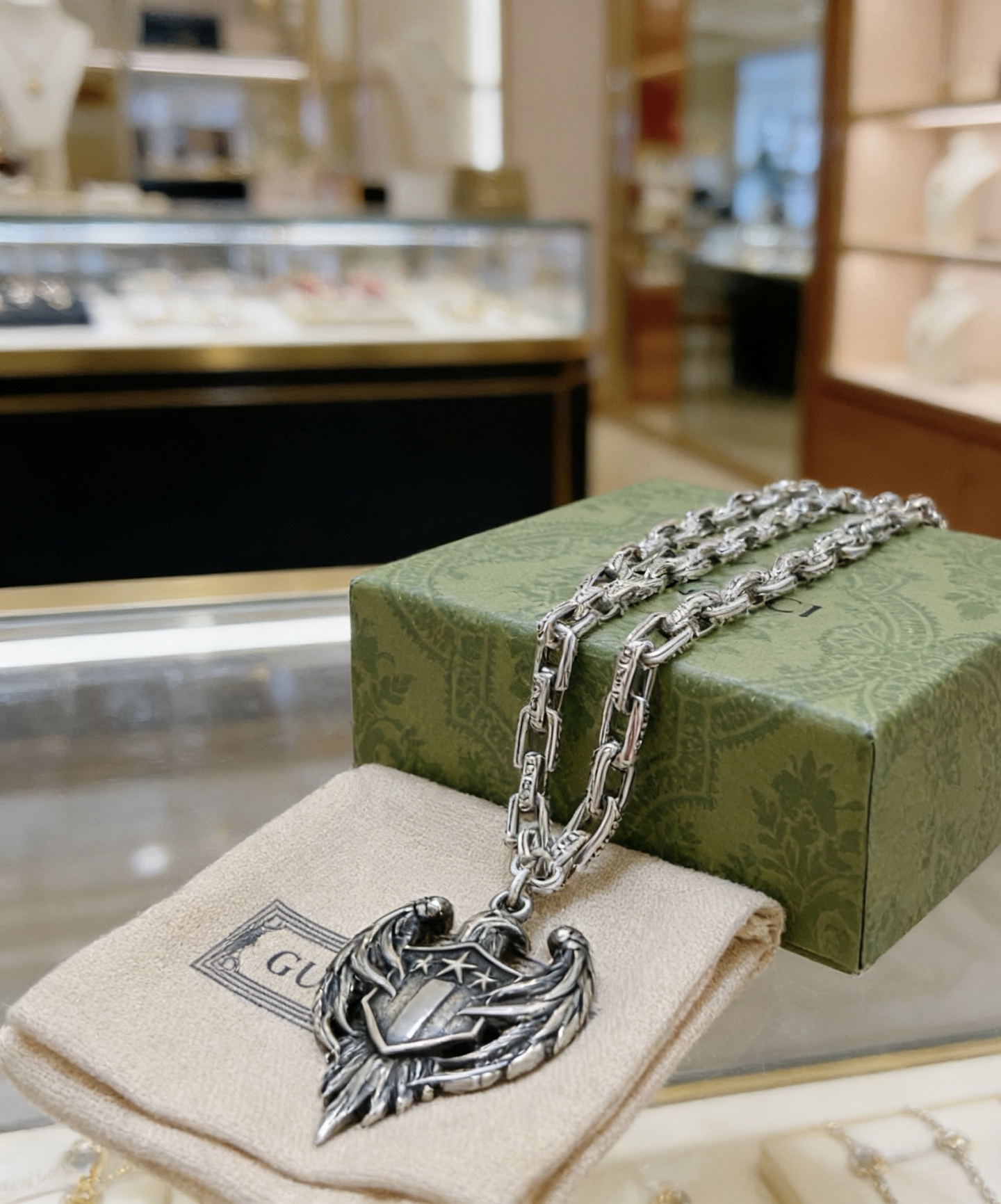 Gucci 新品发布 不爆不发 ‍ 认准独家细节和品质 抖音带货 首选 𝐆𝐮𝐜𝐜𝐢古驰项链最新款链条档次更高 Anger Forest系列双g设计理念 项链