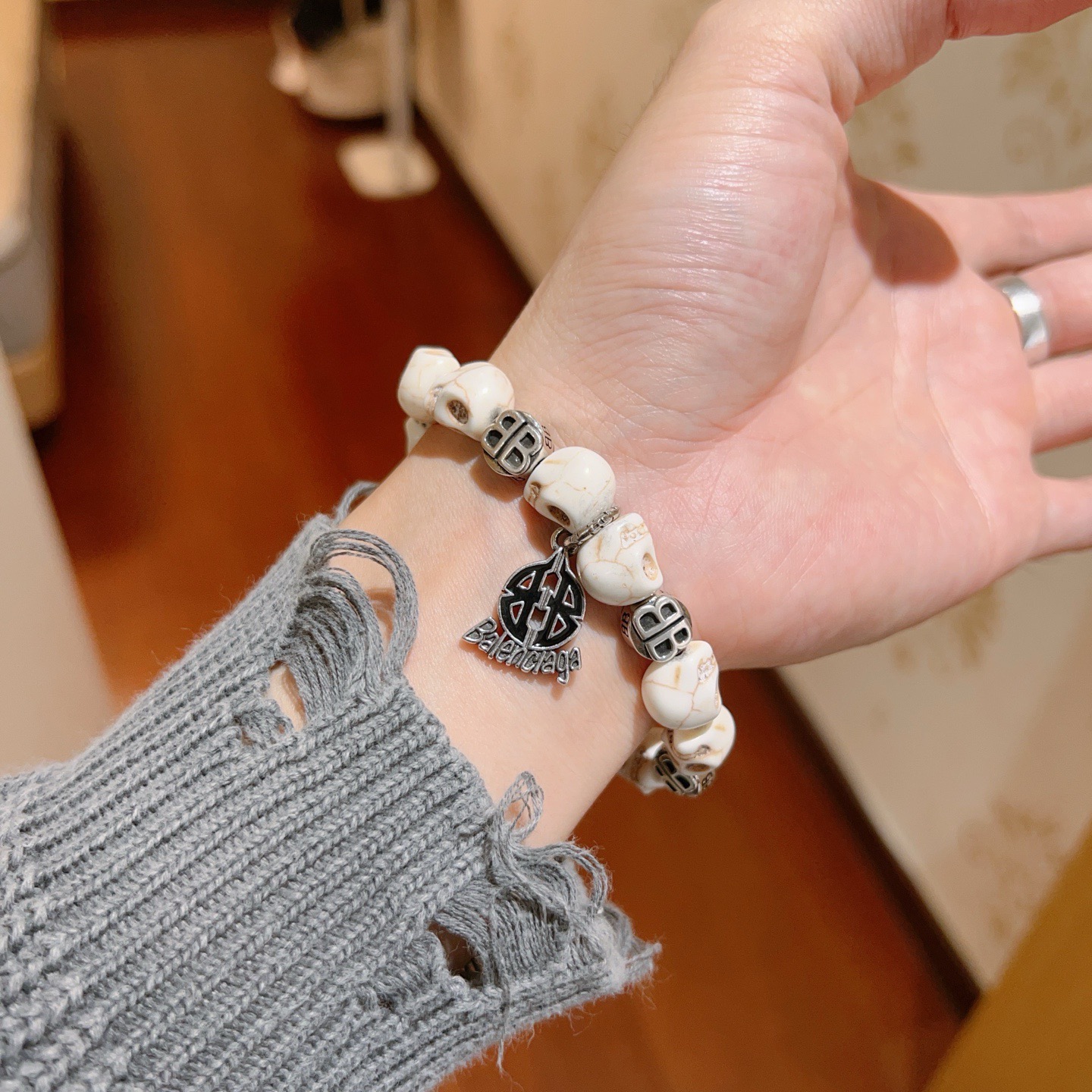 Balenciaga 新品 巴黎世家白松石Balenciaga手链