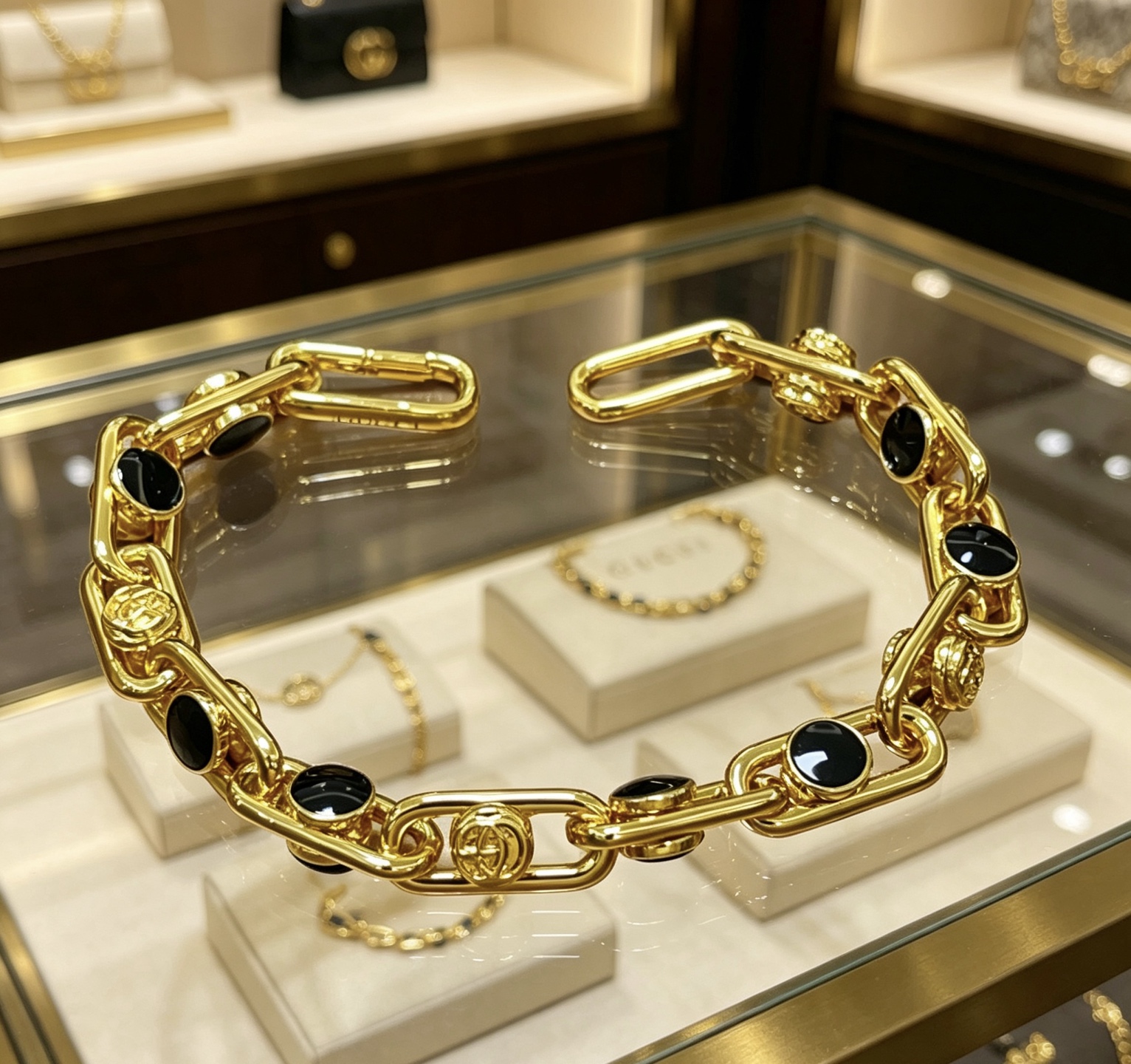 Gucci 最新出炉土豪版手链 认准细节配件可动链身珐琅效果