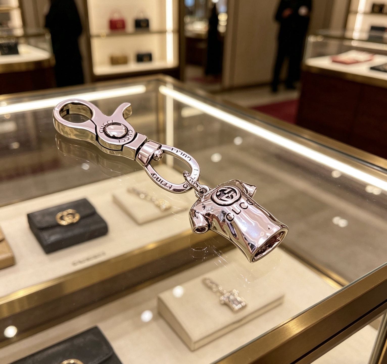 Gucci 新品发布 𝐆𝐮𝐜𝐜𝐢古驰钥匙扣 古驰包包扣 最新款包包挂饰档次更高 Anger Forest系列双G 款联名设计理念钥匙扣系列