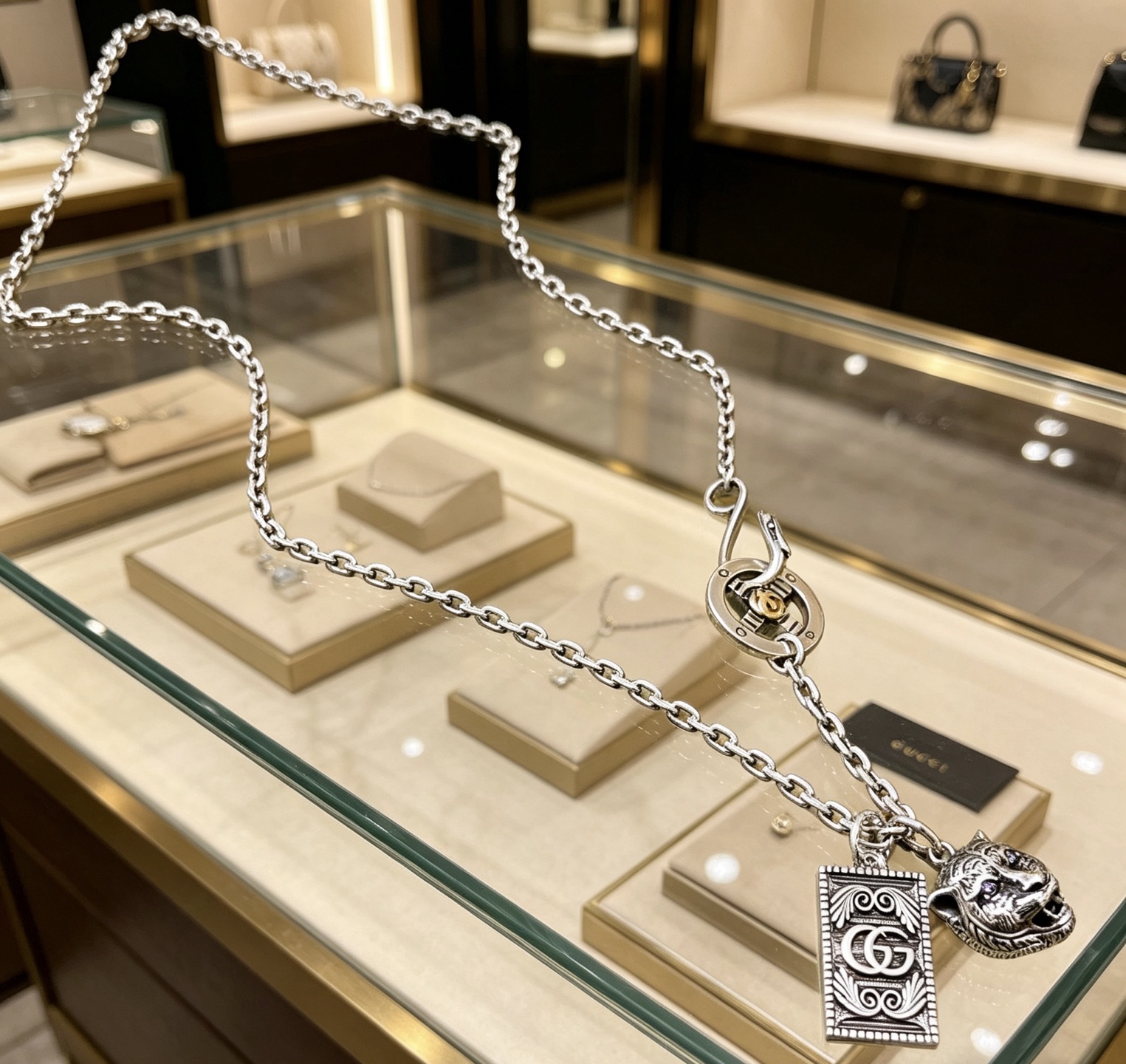 Gucci 2026新品发布 不爆不发 抖音带货 首选 𝐆𝐮𝐜𝐜𝐢古驰项链最新款链条档次更高 Anger Forest系列双g 纯手工高端项链