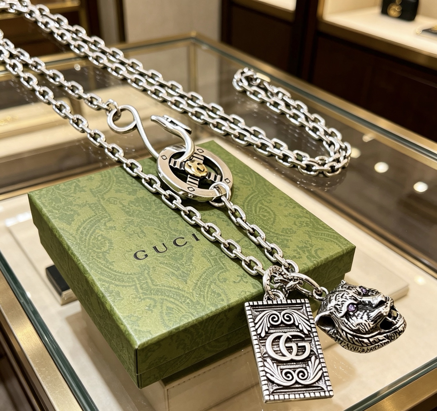 Gucci 2026新品发布 不爆不发 抖音带货 首选 𝐆𝐮𝐜𝐜𝐢古驰项链最新款链条档次更高 Anger Forest系列双g 纯手工高端项链