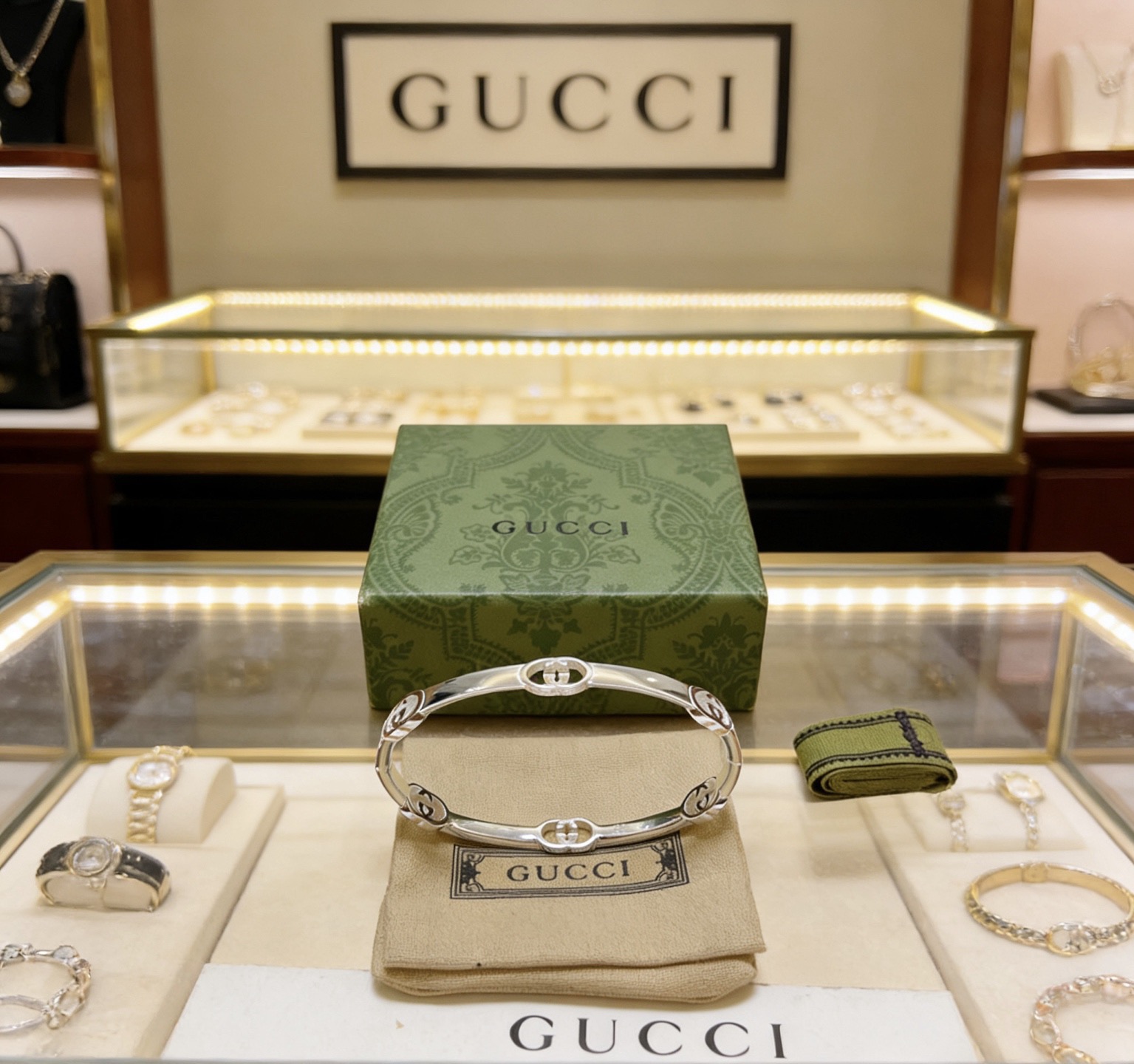 Gucci 𝐆𝐮𝐜𝐜𝐢古驰手镯手环纯手工打造最新款手镯档次更高 Anger Forest系列双G 款系列古驰手环