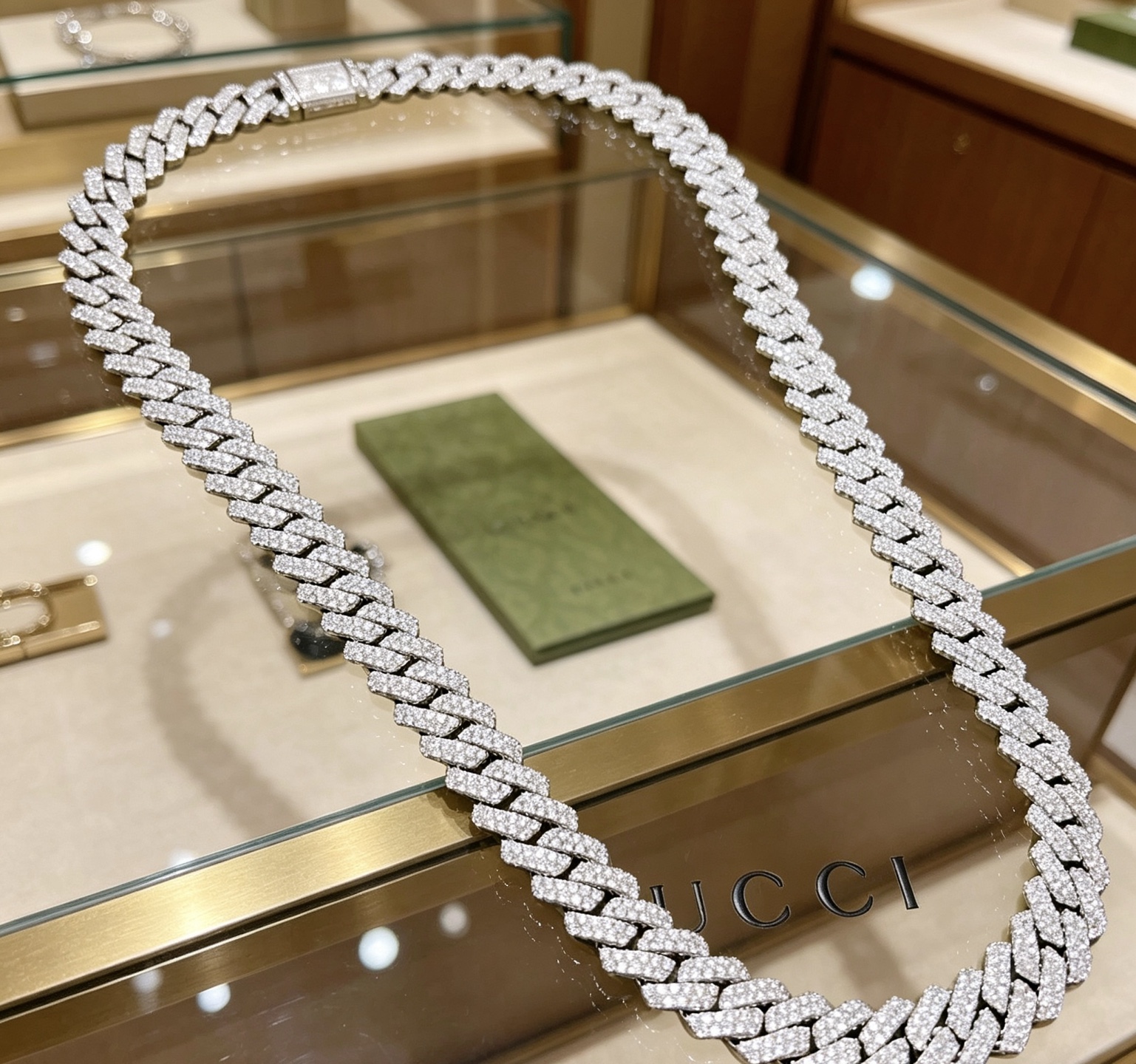 Gucci 奢华款𝐆𝐮𝐜𝐜𝐢古驰项链最新款满钻链条档次更高