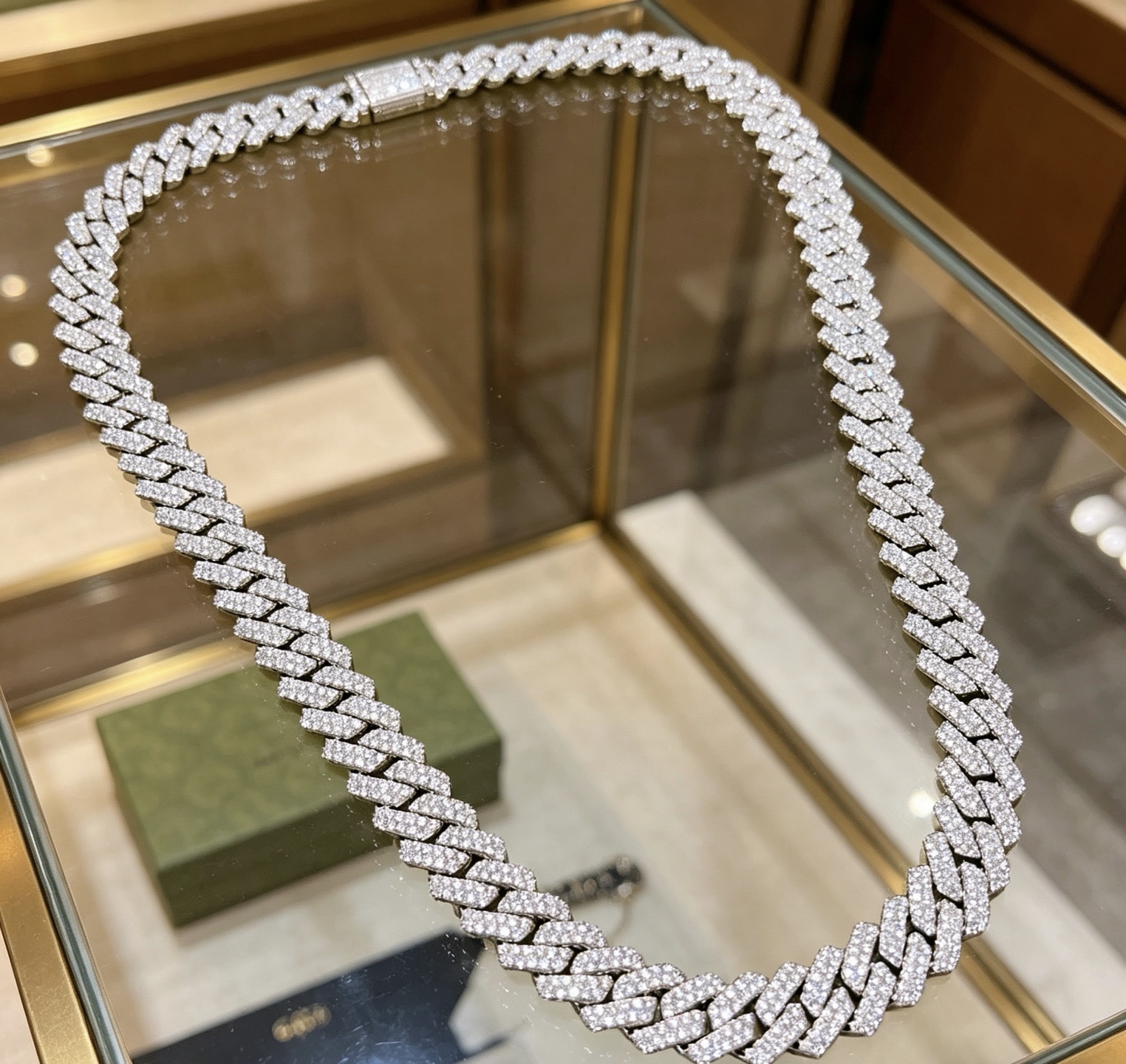 Gucci 奢华款𝐆𝐮𝐜𝐜𝐢古驰项链最新款满钻链条档次更高
