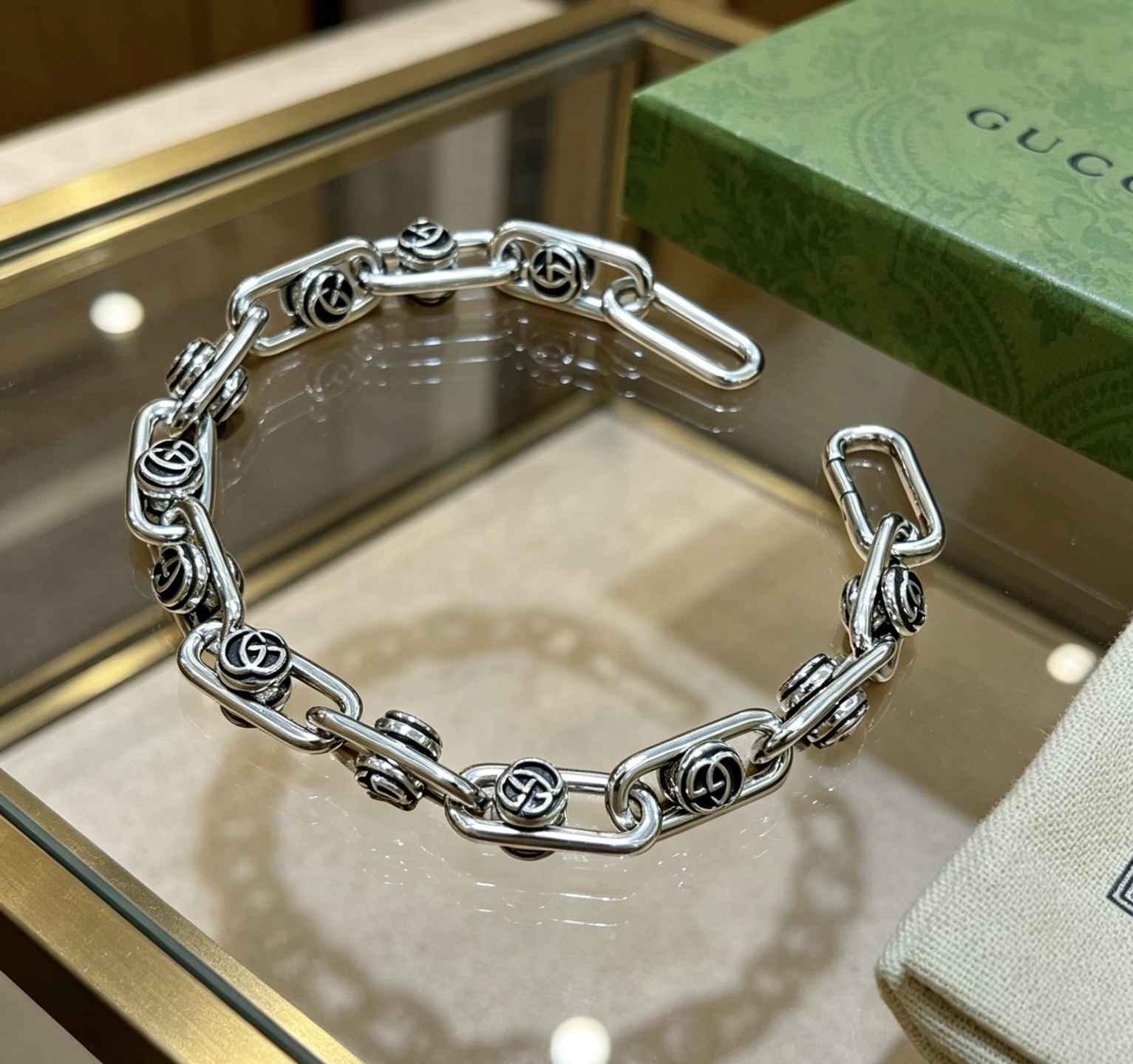 Gucci 最新出炉土豪版手链 认准细节配件可动链身效果
