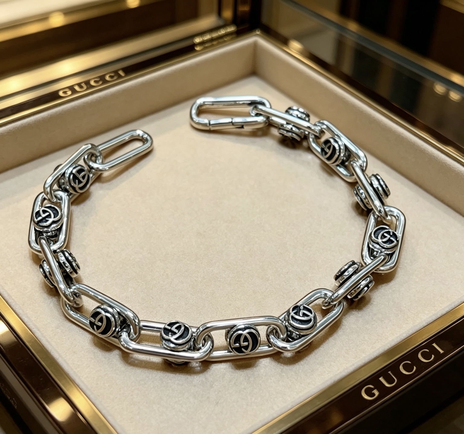 Gucci 最新出炉土豪版手链 认准细节配件可动链身效果