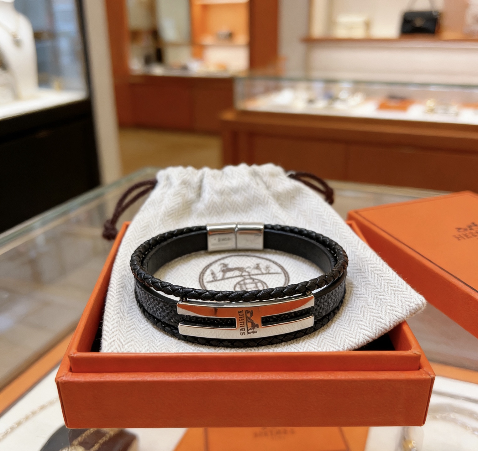 Hermès 新品发售 ‍⬛爱马仕手绳手环最新款纯手工头层牛皮材质档次更高 H系列系列 款系列手链手绳