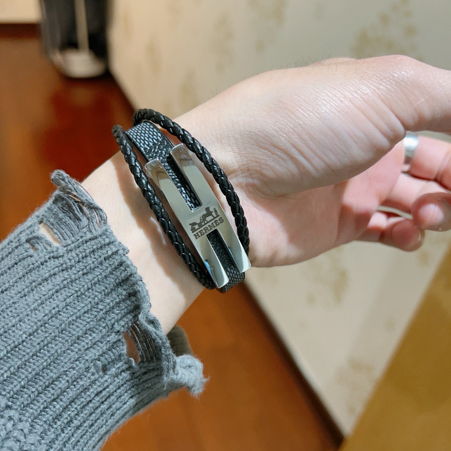 Hermès 新品发售 ‍⬛爱马仕手绳手环最新款纯手工头层牛皮材质档次更高 H系列系列 款系列手链手绳