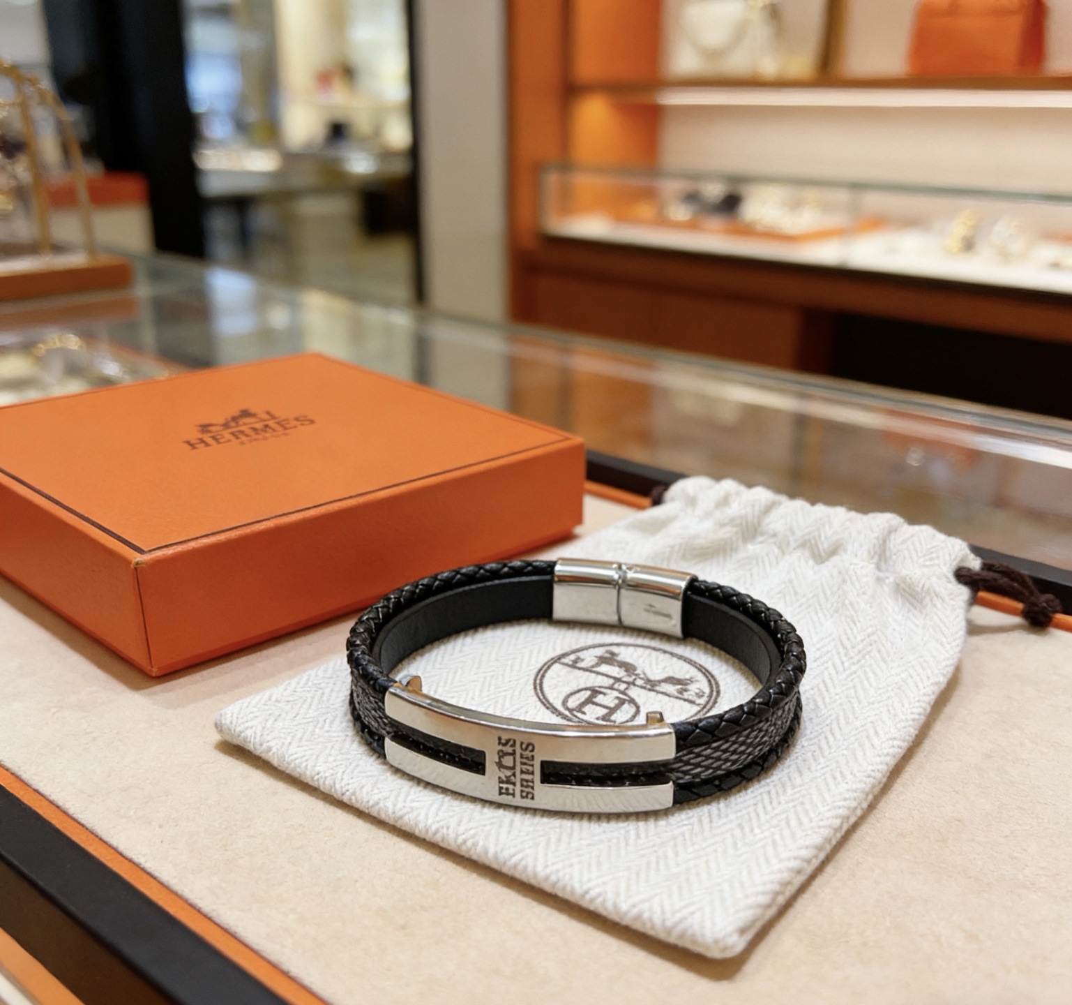Hermès 新品发售 ‍⬛爱马仕手绳手环最新款纯手工头层牛皮材质档次更高 H系列系列 款系列手链手绳