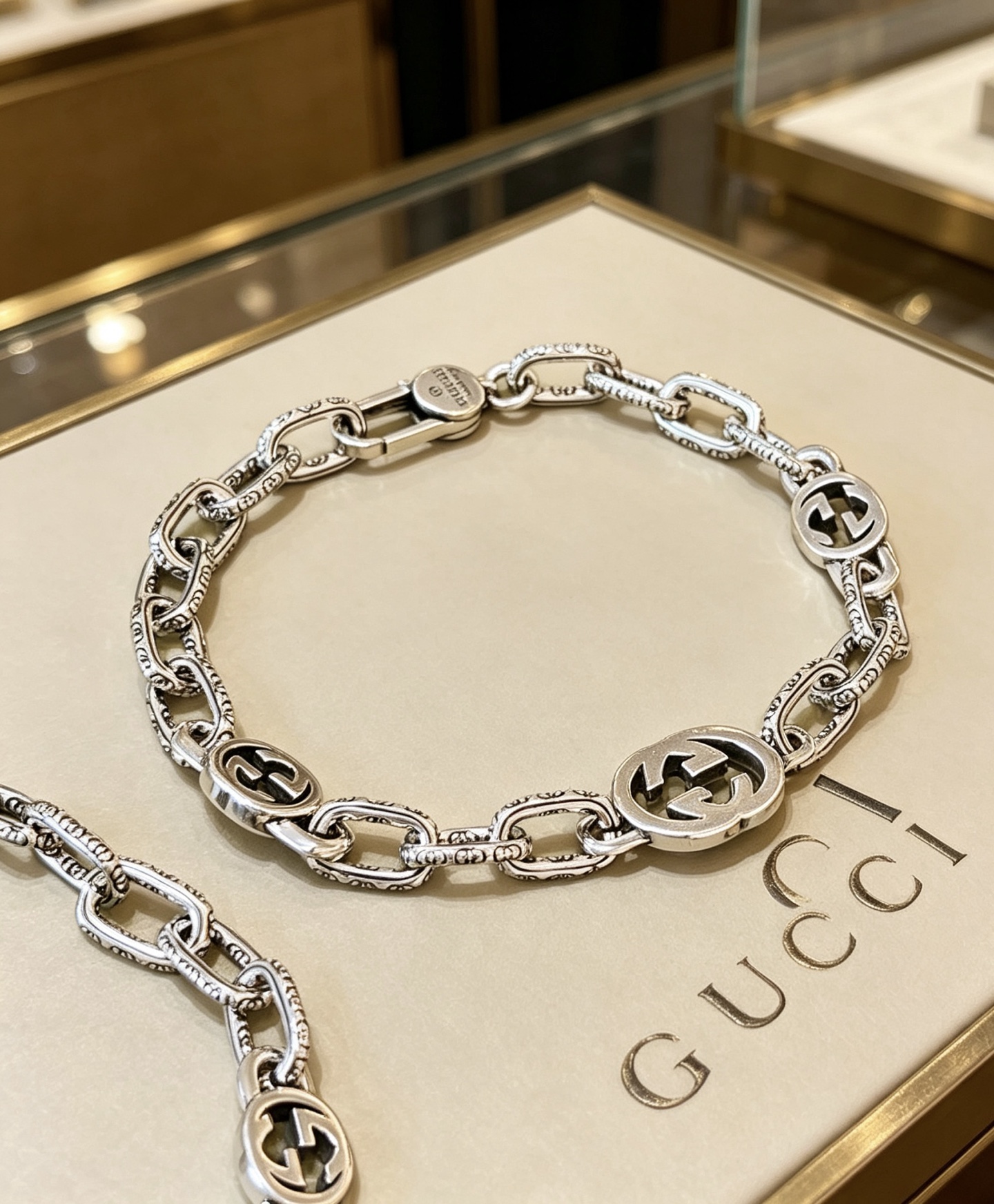 NO:767964,Batch. 2026 latest release Gucci Gucci bracelet latest classic style exquisite no matter style or texture, it is absolutely top-notch feel. You can understand the original logo at a glance. Super nice. The best choice for matching clothes. A must-have artifact for men and women. Code number 18.19.20.21.22.23.24, fine jewelry, gucci, gucci, bracelet19860909批. 2026最新出炉 Gucci古驰手链最新款的经典款 精致无论款式 质感 都是绝对的顶尖feel 只要看一眼就懂了原版logo 超 nice 搭配衣服最佳的选择,男女同款必备神器 码数18.19.20.21.22.23.24,饰品精品,gucci,gucci,bracelet,Jewelry