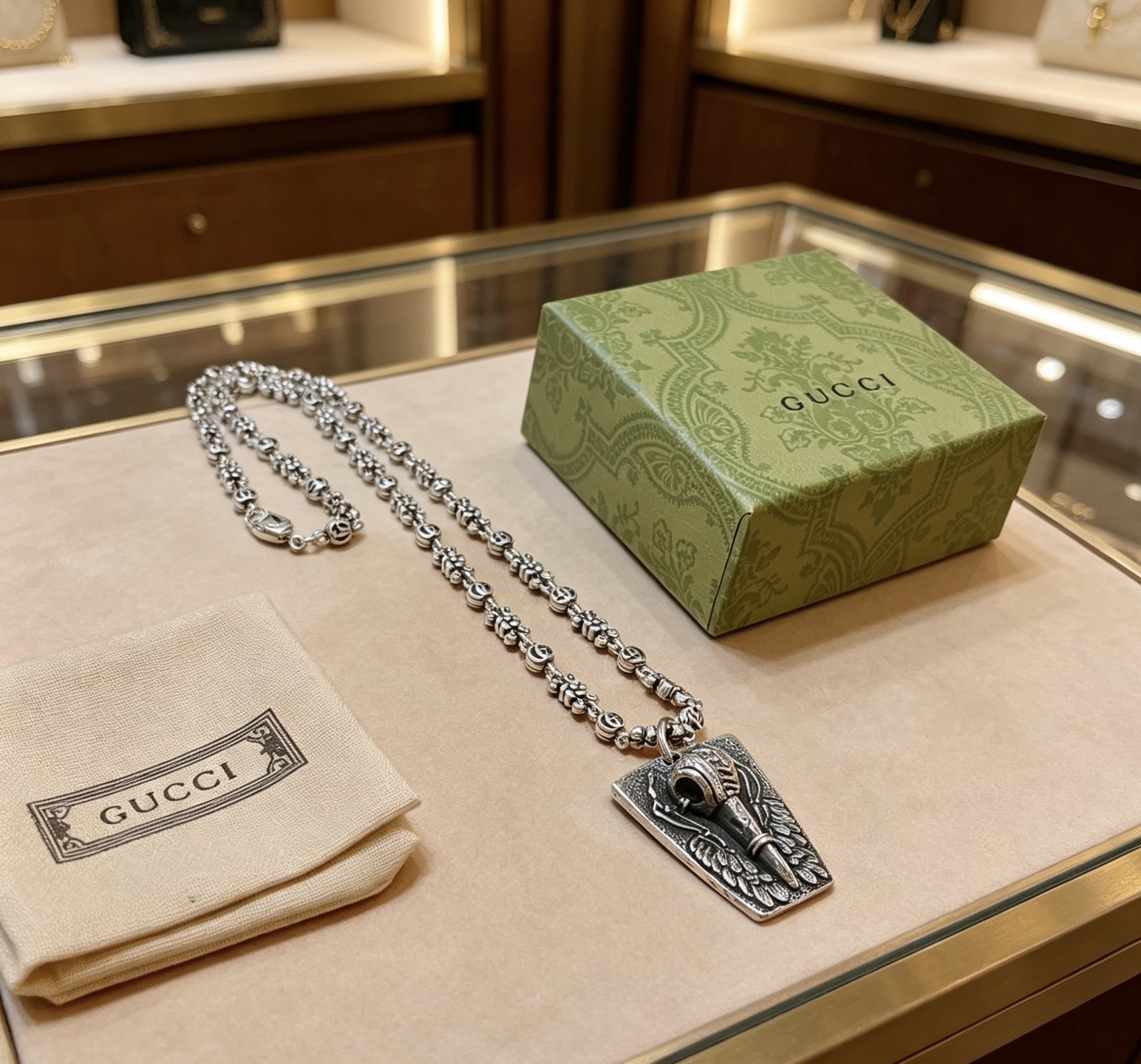 NO:767985,Batch New product launches are not popular until they are released. Douyin is the first choice for Internet celebrities to bring goods. The latest chain of Gucci necklaces is of higher quality. The same style as the Anger Forest series double G design concept retro necklace for celebrities. It makes high-end clothes more elegant and more brand-like and personalized when going out. The details are distressed. Non-market glossy version. This one has been released. The best-selling model in Gucci. Very easy to match, high-quality jewelry, gucci, necklace.19860909批  新品发布不爆不发 抖音带货网红首选 古驰项链最新款链条档次更高明星同款Anger Forest系列双g设计理念复古项链 让高档的衣服搭配更有气质 出去更有牌面和个性 细节对版做旧处理 非市面亮面版型 这款一直在出 古驰里面热卖款 非常好搭配,饰品精品,gucci,necklace,Jewelry