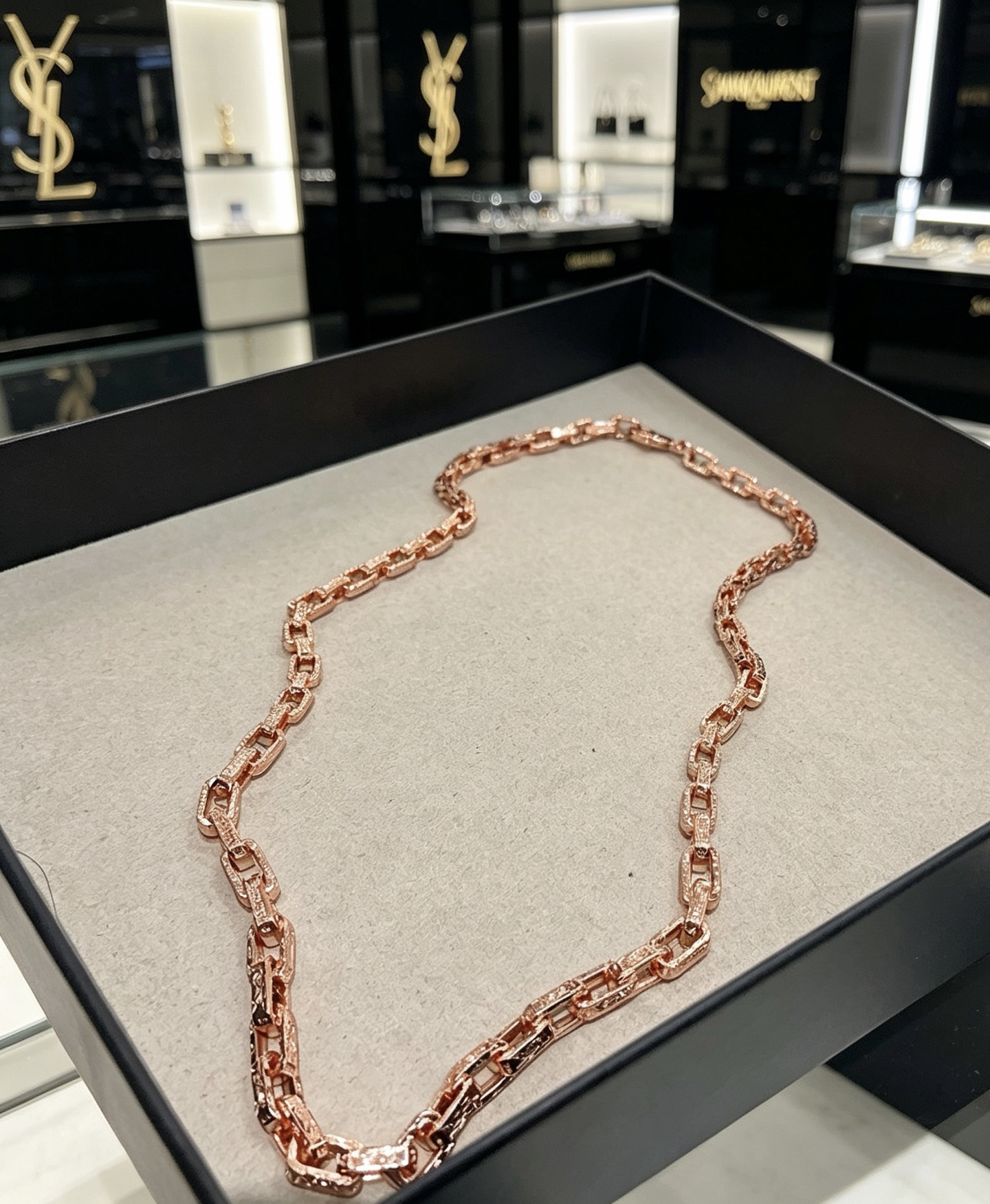 Saint Laurent V Textured Chain necklace Rose gold 60cm
