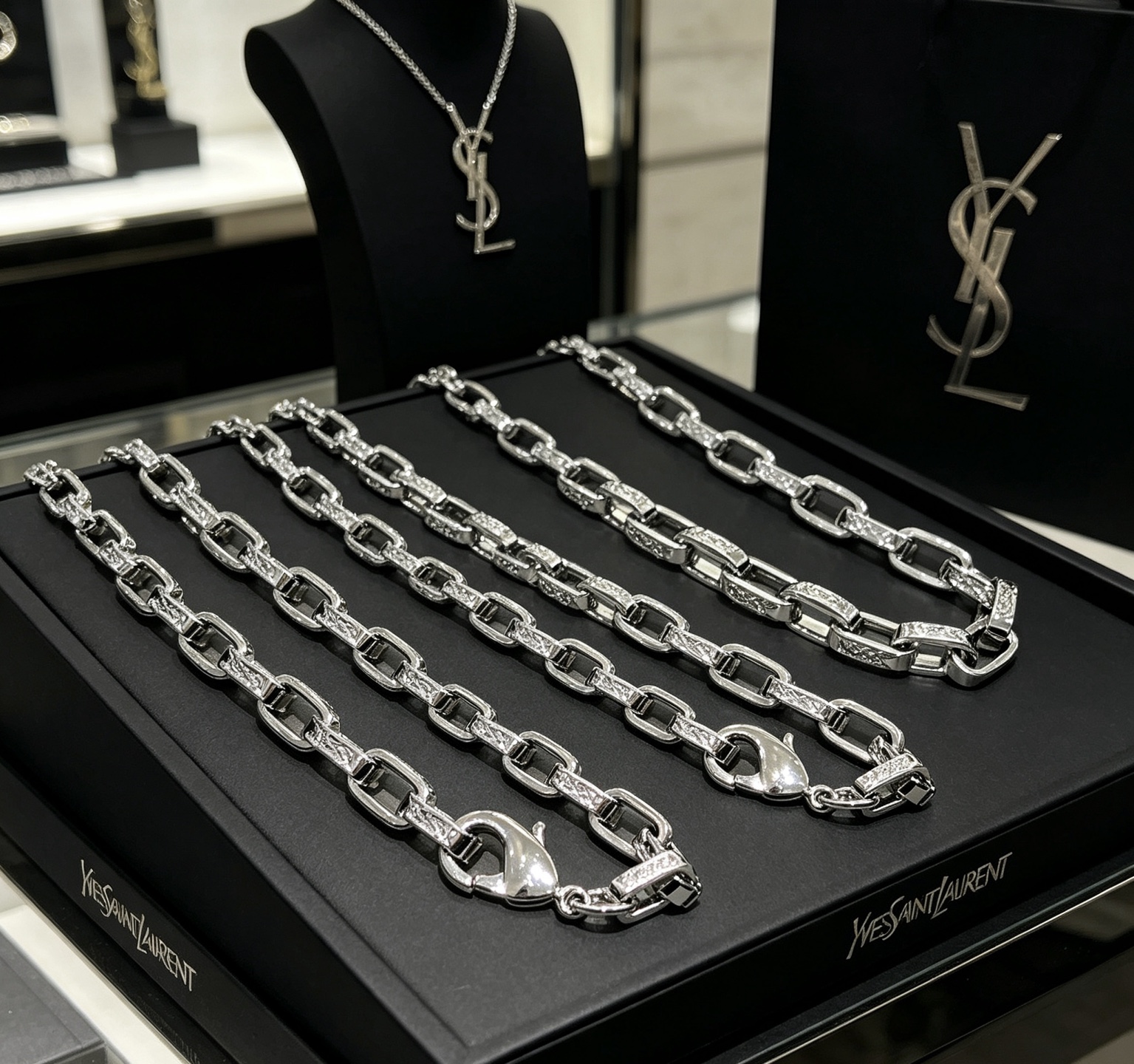 Saint Laurent Jewelry 。 New Release V Yves Saint Laurent DIVAS‘ DREAM ， ， ， ， ，V ， 。 YSL 60cm — photo 2