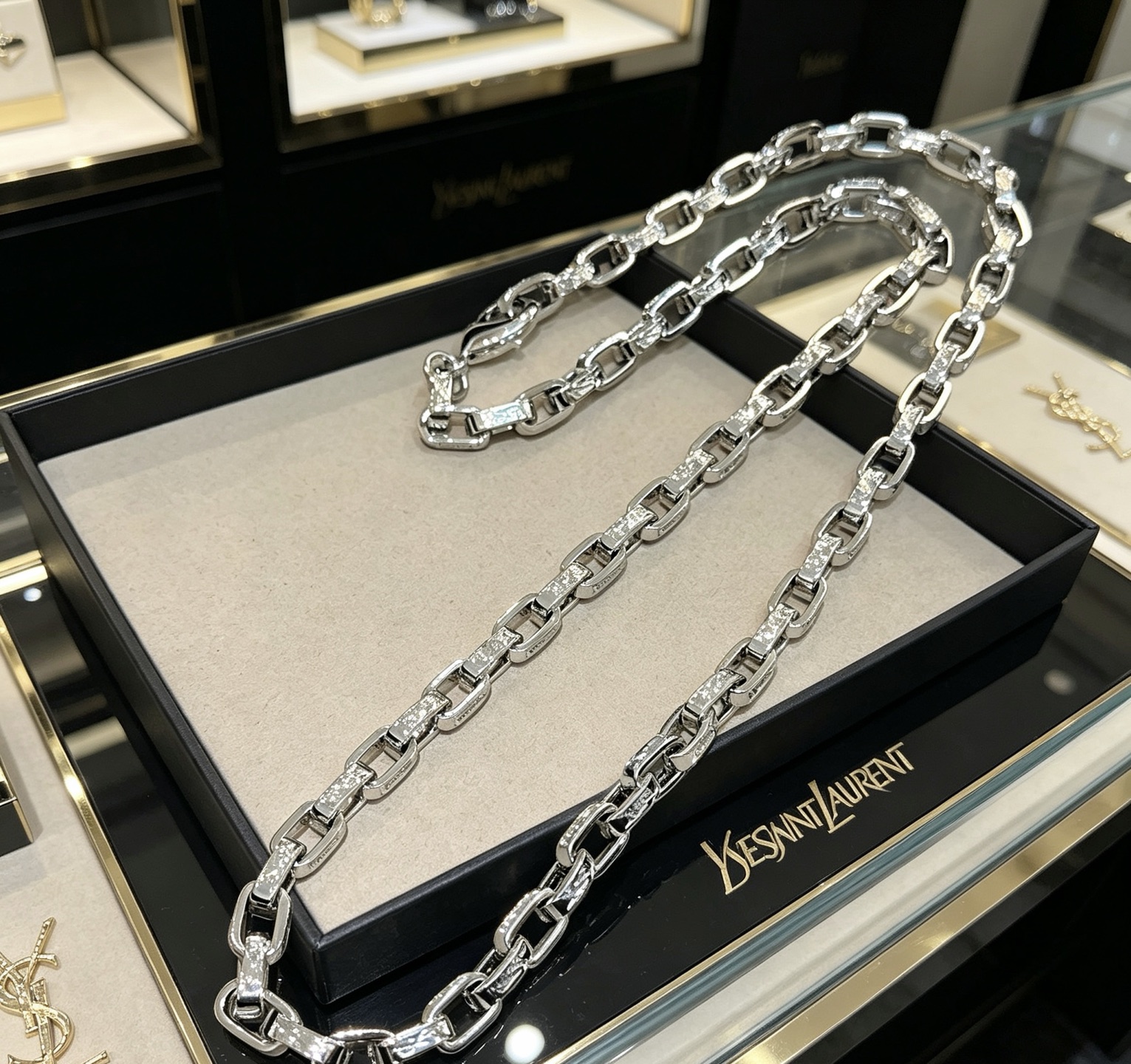 Saint Laurent Jewelry 。 New Release V Yves Saint Laurent DIVAS‘ DREAM ， ， ， ， ，V ， 。 YSL 60cm — photo 9