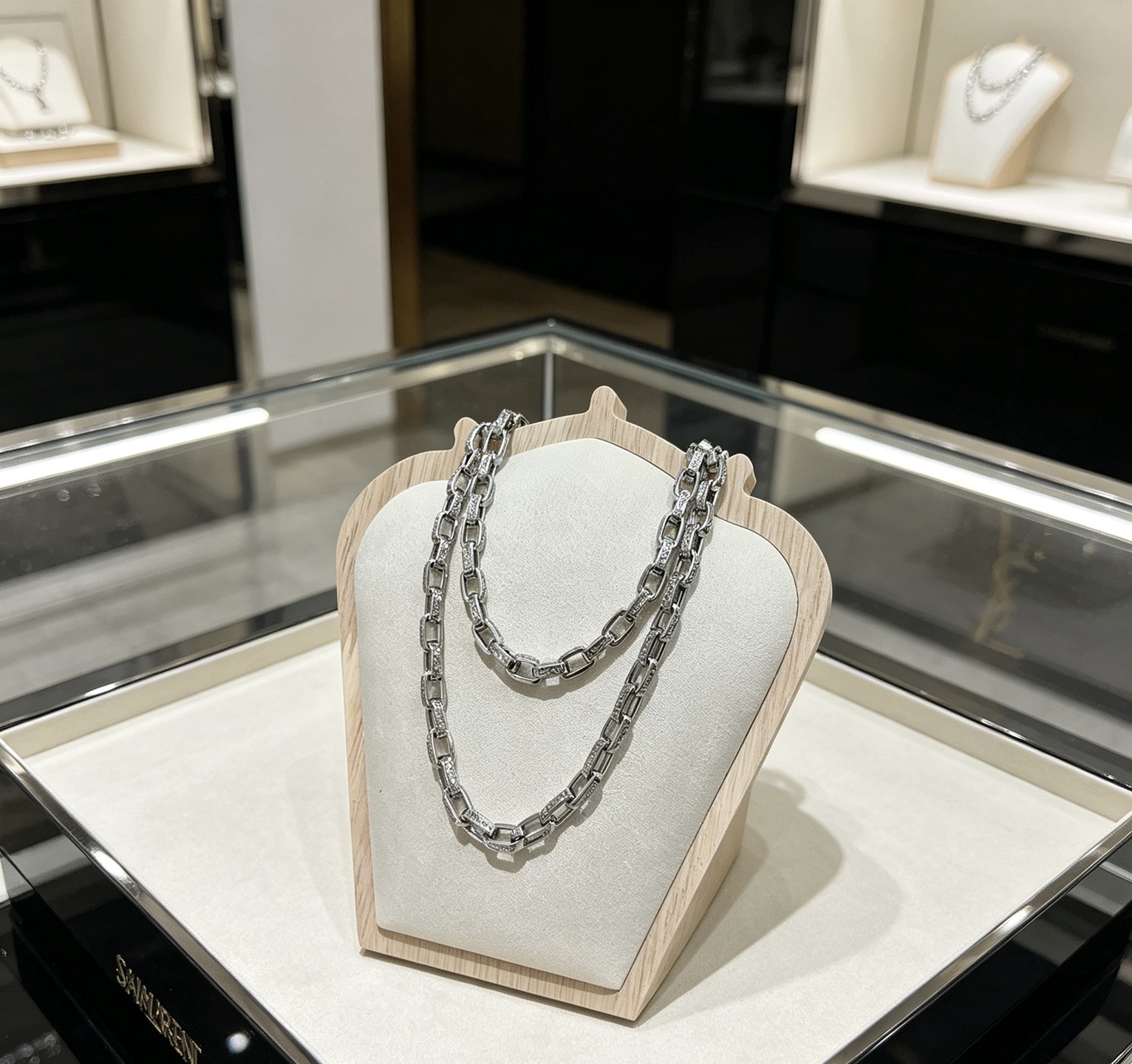 Saint Laurent Jewelry 。 New Release V Yves Saint Laurent DIVAS‘ DREAM ， ， ， ， ，V ， 。 YSL 60cm — photo 4