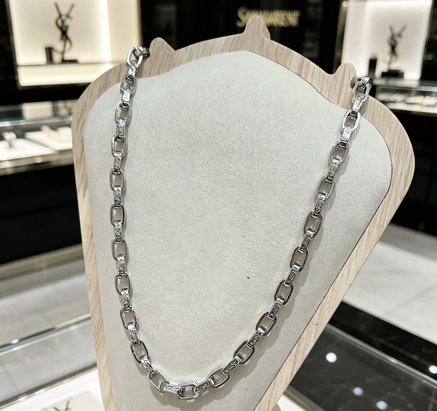 Saint Laurent Jewelry 。 New Release V Yves Saint Laurent DIVAS‘ DREAM ， ， ， ， ，V ， 。 YSL 60cm — photo 5
