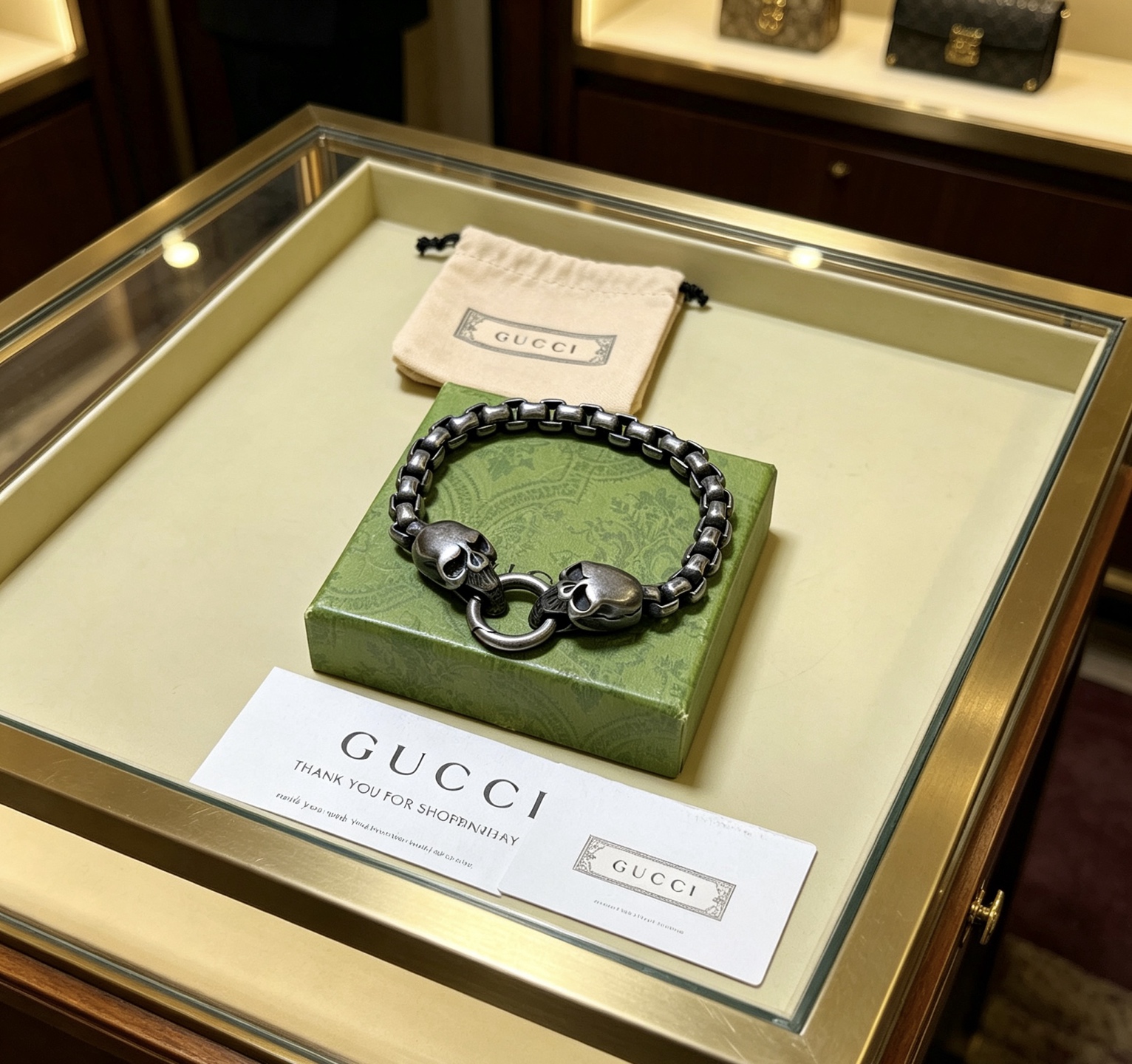 NO:768057,Batch. Gucci new recommended models 2026 latest release Gucci Gucci bracelet latest classic model, exquisite no matter the style, retro texture, it is the absolute top feel. You can understand it at a glance. Super nice, the most suitable choice for matching clothes, a must-have artifact for men and women. Simple and elegant, low-key and luxurious, fine jewelry, gucci, gucci, bracelet19860909批 . 古驰新款推荐款2026最新出炉 Gucci古驰手链最新款经典款 精致无论款式 复古质感 都是绝对的顶尖feel 只要看一眼就懂了 超 nice 搭配衣服最适合的选择,男女同款必备神器 简单又大气,低调显奢华,饰品精品,gucci,gucci,bracelet,Jewelry