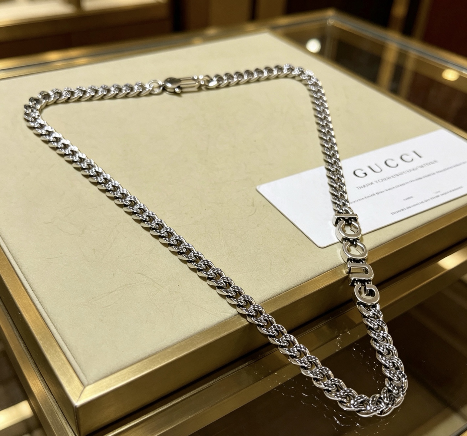 NO:768076,Batch of new products released, handsome Gucci necklace, latest chain, higher grade, same style as Anger Forest series double G Gucci necklace for celebrities, Gucci series necklace clavicle chain, pure handmade pattern, distressed details on the version, non-market glossy version, this one has been coming out, best-selling model in Gucci, very good match with trendy clothes, fine jewelry, gucci, necklace19860909批 新品发布巨帅古驰项链最新款链条档次更高明星同款Anger Forest系列双G古驰项链 古驰系列项链锁骨链 纯手工车花 细节对版做旧处理 非市面亮面版型 这款一直在出 古驰里面热卖款 非常好搭配潮流衣服,饰品精品,gucci,necklace,Jewelry